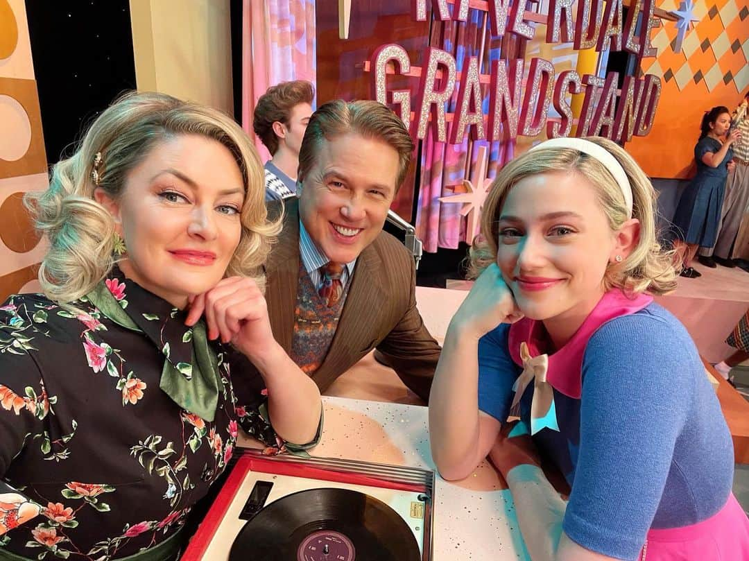 メッチェン・アミックさんのインスタグラム写真 - (メッチェン・アミックInstagram)「Happy premiere of the final #Riverdale season from the Coopers 💋😘🥹」3月30日 6時05分 - madchenamick