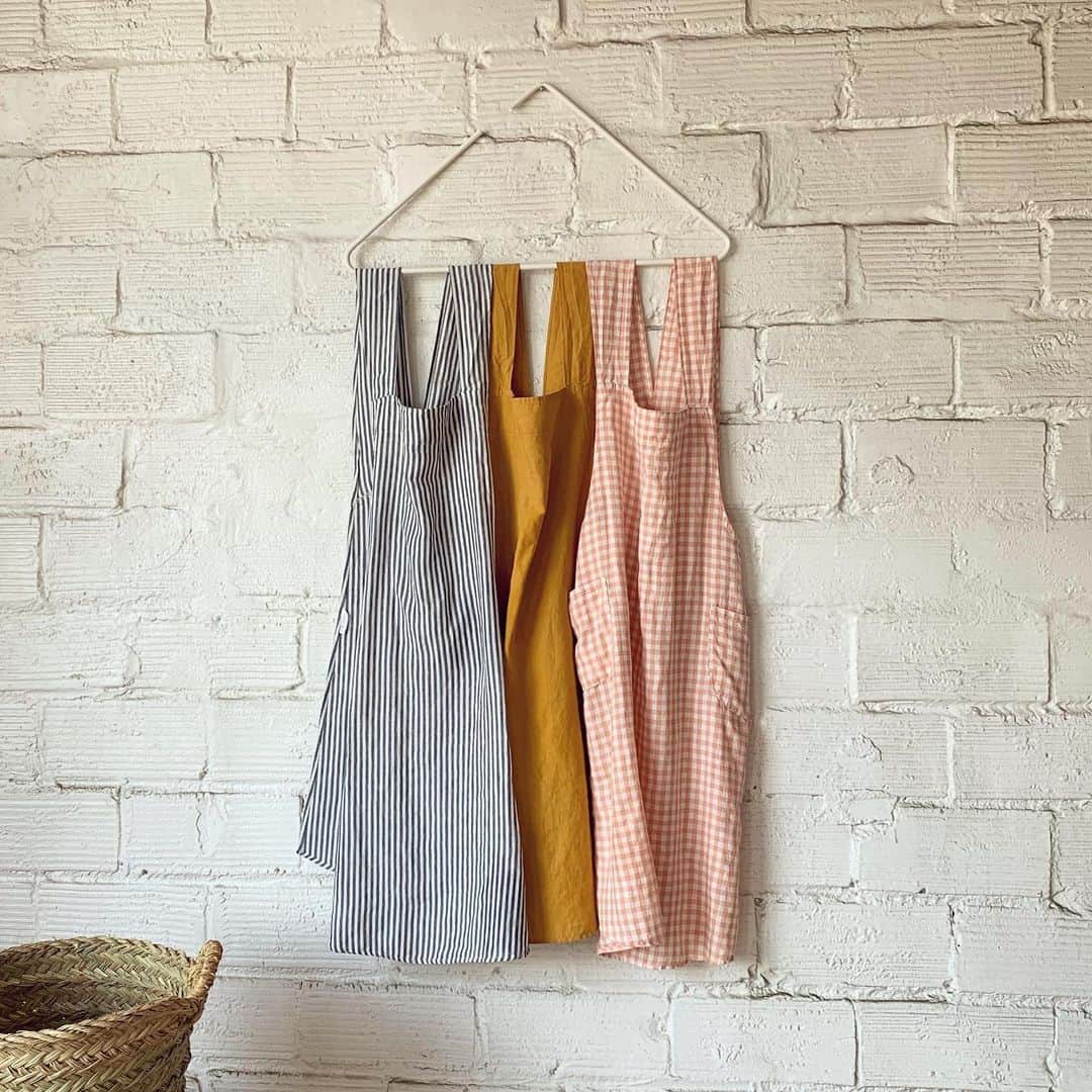 Beam & Anchorのインスタグラム：「New arrivals from @lingeparticulier, all the way from France✨   Their Japanese apron is made with the softest & loveliest washed linen — Perfect for days in the garden, at your potters wheel, in the kitchen, & chores around the home ☁️」