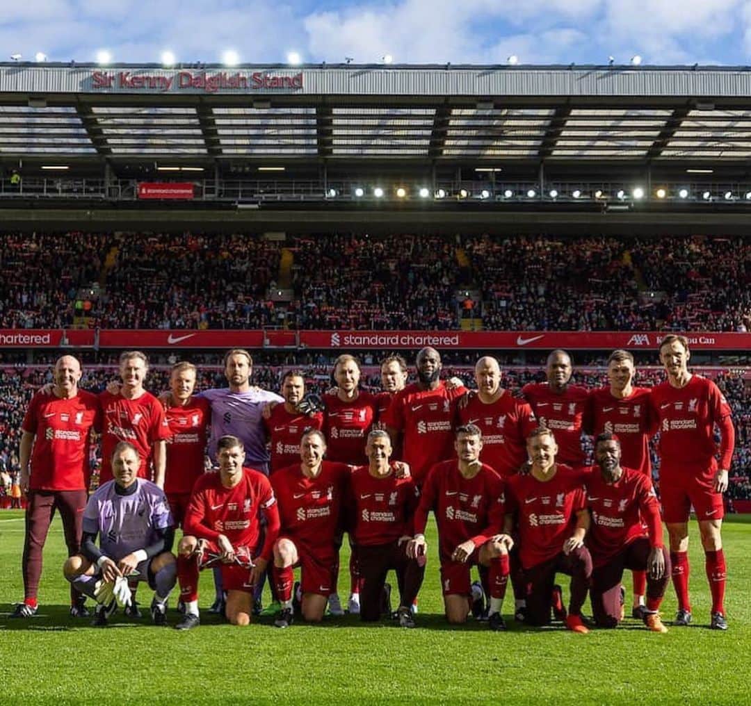 のインスタグラム：「Thank you @liverpoolfc  and @thelfcfoundation  for amazing weekend 🙏🏻 #legends」