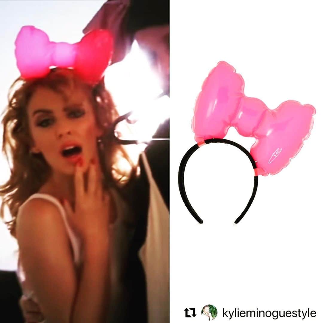 ピアーズアトキンソンさんのインスタグラム写真 - (ピアーズアトキンソンInstagram)「🎀 Just revisiting this moment which I didn’t know I’d had!! Thank you darling @saschalilic 😘  #Repost @kylieminoguestyle ・・・ @kylieminogue wearing:  Inflatable Headband: @piersatkinson   Styled By: @saschalilic   #KylieMinogue #KylieMinogueFashion #KylieMinogueStyle #KylieStyle #Kylie #Minogue #Fashion #Style #PiersAtkinson」3月30日 15時59分 - piersatkinson