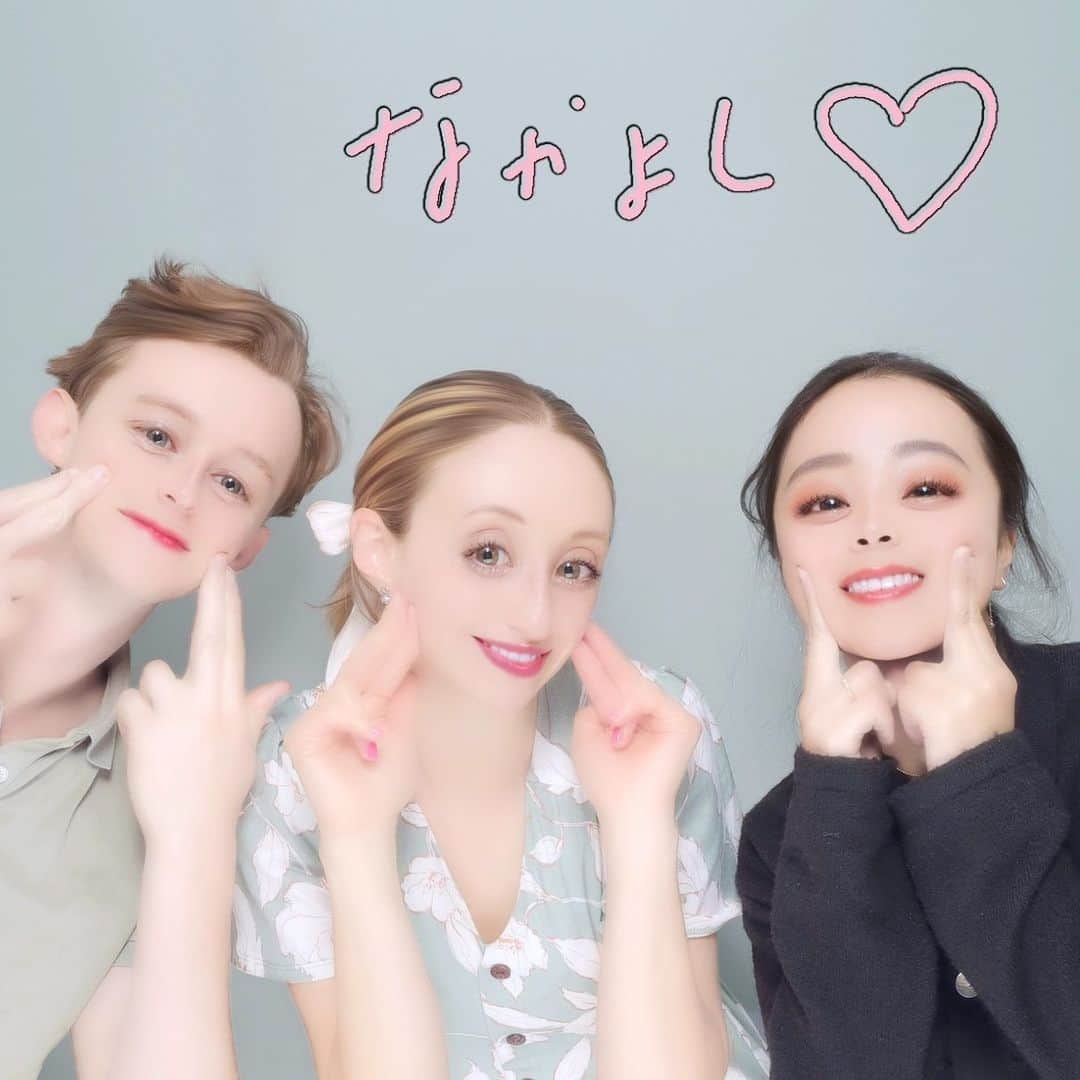 Narumi Shikiyaさんのインスタグラム写真 - (Narumi ShikiyaInstagram)「本が出るタイミングで😭 高校留学時代の救世主🦸‍♀️が 遊びにきてくれました〜🎊  アメリカで初めてできた友達で、 DVをしていたホストファミリーから 救ってくれたシドニー🥹  6年ぶりの再会です🥂  My friend from high school came to visit me in Japan! She was not only the first friend I made but also she helped me through the most challenging time I had in the states.   Thank you Syd and Wes for coming to Tokyo to see me and congrats on your engagement!   P.S.本の出版は3月30日とお伝えしましたが、出版社とAmazonのシステムの不具合であと少しかかってしまうようです... 大変申し訳ございません！プリオーダのリンクが出来次第すぐご連絡します!!!!」3月30日 16時07分 - naru_chan_official