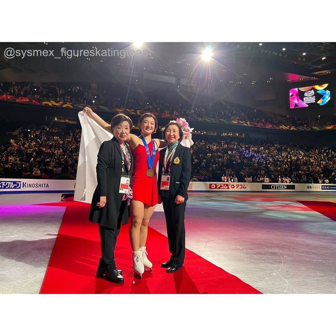 のインスタグラム：「⁡ ⁡ 坂本花織選手からメッセージが届きました！ ⁡ ****** ⁡ 報告が遅くなりました……。 ⁡ 世界選手権、無事に終了いたしました。 同じ会場で同じ大会で4年ぶりに声出し解禁、とても感慨深いものがありました。 たくさんのご声援ありがとうございました！ ⁡ 今回の世界選手権でも、また宿題を持って帰ることになりました。 気がつけば…、去年以外世界選手権で3Fができてないな…と。 来シーズンこそは！パーフェクト頑張ります！ ⁡ ありがとうございました🙌🏻 ⁡ そして先日のオンライントークショーもご視聴頂きありがとうございました！ ⁡ 社会人になる前のラストオンライントークショーで私を選んでくれたゆは菜に感謝です🥲 社会人になってもゆは菜らしく元気に楽しくわっは〜！っと頑張ってほしいですね！！ 違う立場としてまたリンクに帰ってきてくれる事を願ってます…❄️ ⁡ 本当にありがとうございました！ ⁡ 坂本花織 ⁡ #kaorisakamoto#坂本花織 #figureskating #figureskater  #sysmex_figureskatingteam」