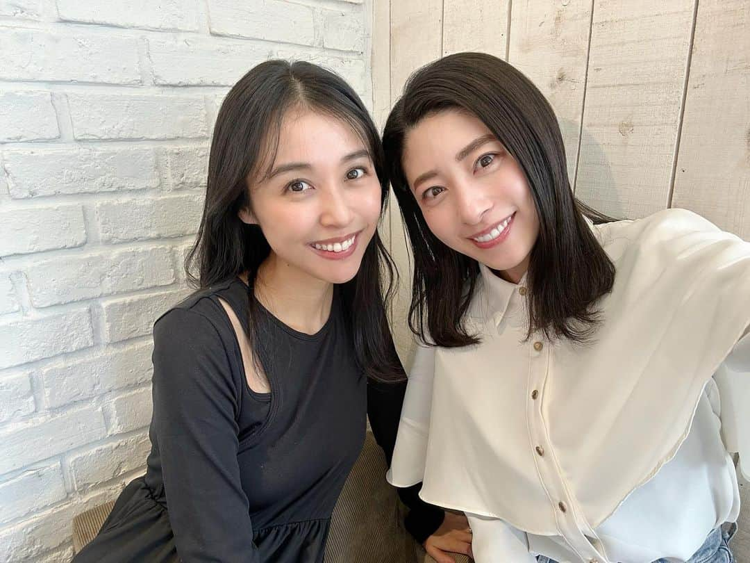 粕谷奈美のインスタグラム：「先日、帰国中のみゆちんと🍴 相変わらずの美女でした🥰  久しぶりのはずなのに久しぶりな感じはせず、、不思議。笑 お互い共通する状況も多くて話は尽きず、楽しかったな ¨̮ ◡̈  束の間の友達時間、幸せでした♡ #goodtimes」