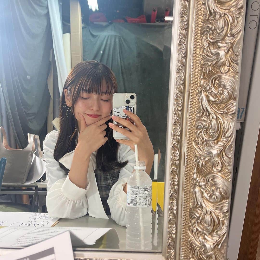 竹本茉莉のインスタグラム：「. 毎年思うけど桜はあっという間だねー！ 暖かくなってきましたが皆さんいかがお過ごしですか？ . わたしは鼻炎をこじらせたみたいでお薬のんでるけどなかなか良くならず😵‍💫 寝てるとき鼻呼吸できないからか新しい花粉症のお薬のせいかただ春眠暁を覚えていないだけかわかりませんが、とにかく毎日眠いです💤 そんなこんなですが月末の舞台の稽古もそろそろ始まりましてわくわくです🌸」