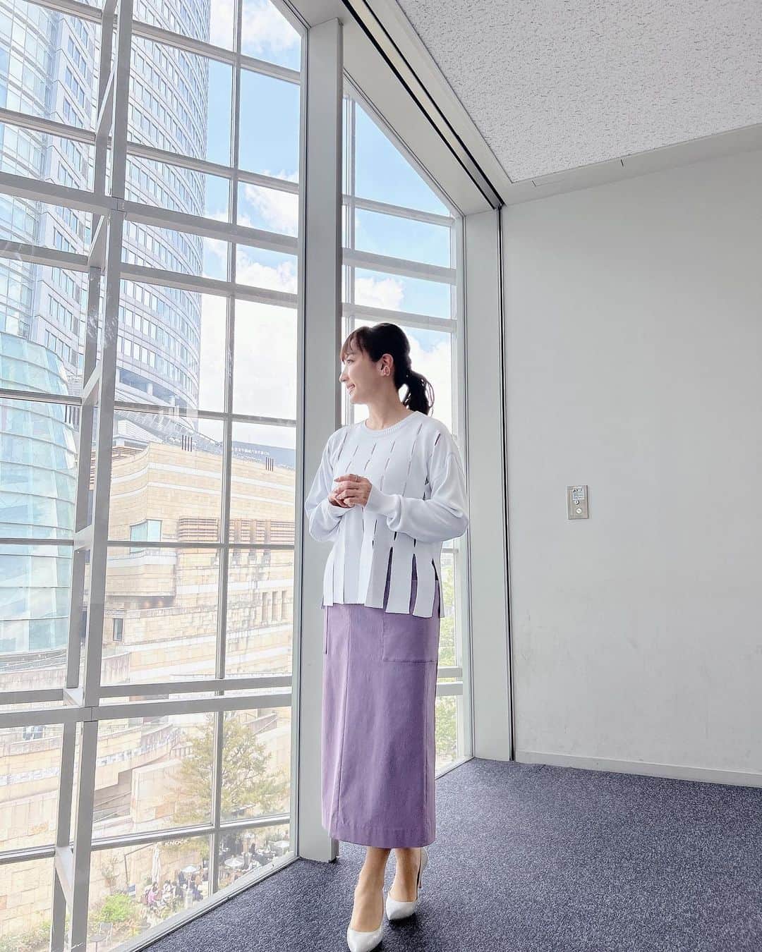 島本真衣さんのインスタグラム写真 - (島本真衣Instagram)「今日着用した衣装です🤍 見てくださった皆さん、ありがとうございました💜  #ニット #huelemuseum   #スカート #parigot   #ピアス #リング #halgd_jewelry   #イヤーカフ  #nomgaccessory   #パンプス #kanematsu」3月30日 16時25分 - mai_shimamoto_ex