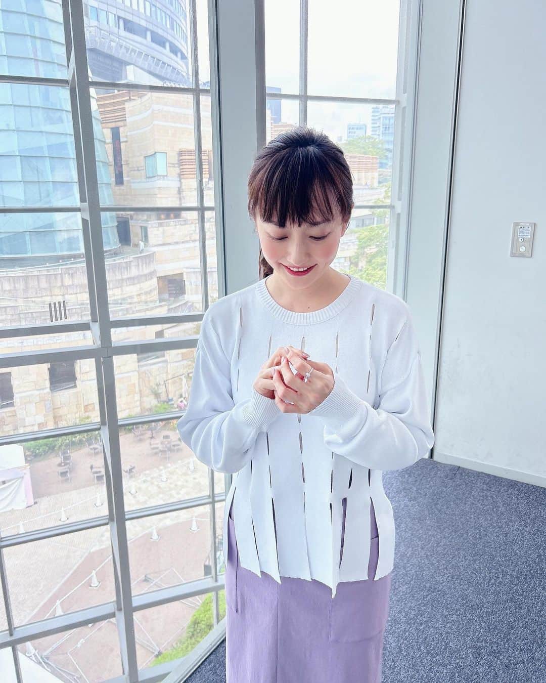 島本真衣さんのインスタグラム写真 - (島本真衣Instagram)「今日着用した衣装です🤍 見てくださった皆さん、ありがとうございました💜  #ニット #huelemuseum   #スカート #parigot   #ピアス #リング #halgd_jewelry   #イヤーカフ  #nomgaccessory   #パンプス #kanematsu」3月30日 16時25分 - mai_shimamoto_ex