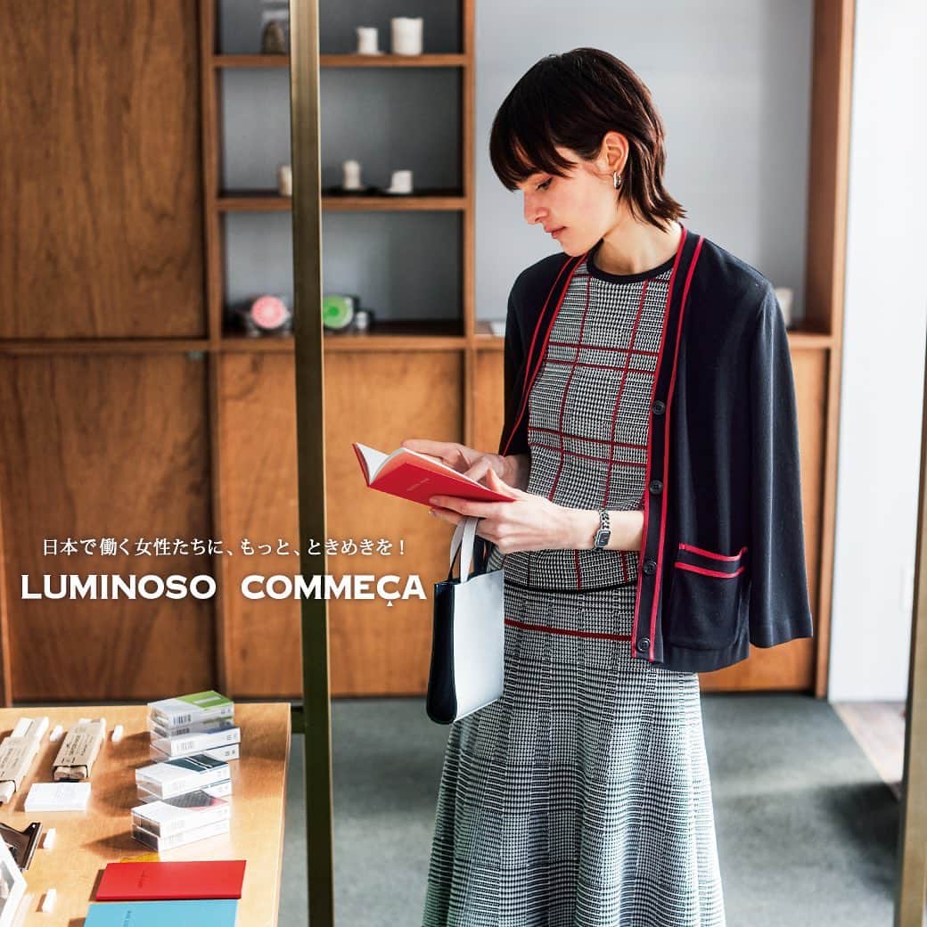 LUMINOSO COMMECAのインスタグラム：「〈LUMINOSO COMMECA〉　 . 4/1(土)より 店頭にてキャンペーンがスタート♩  『すべてが私のお気に入り』  グレンチェック柄のジャカード編みの  ニット・セットアップと 配色ラインのカーディガン。 どちらも、赤いラインを効かせて  ちょっぴりレトロな雰囲気。  . この他にも新作商品を 多数取り揃えております♬   #luminosocommeca #fashion #ルミノーゾコムサ #春コーデ #キャンペーン #新作　#お仕事」