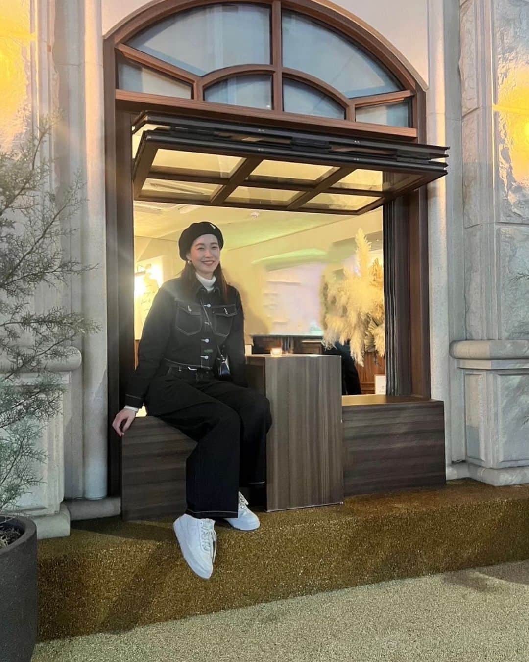 谷川りさこのインスタグラム：「久々すぎる海外旅行✈️ 久々すぎる韓国へ🇰🇷 楽しすぎて楽しすぎました！ いっぱい食べて いっぱい買い物して 非日常を味わえた！！  詳しくはYouTubeでも アップします⤴️  #しばらく韓国写真続く #カロスキル  #カロスキルカフェ  #soul  #ソウル #korea  #koreanfashion」