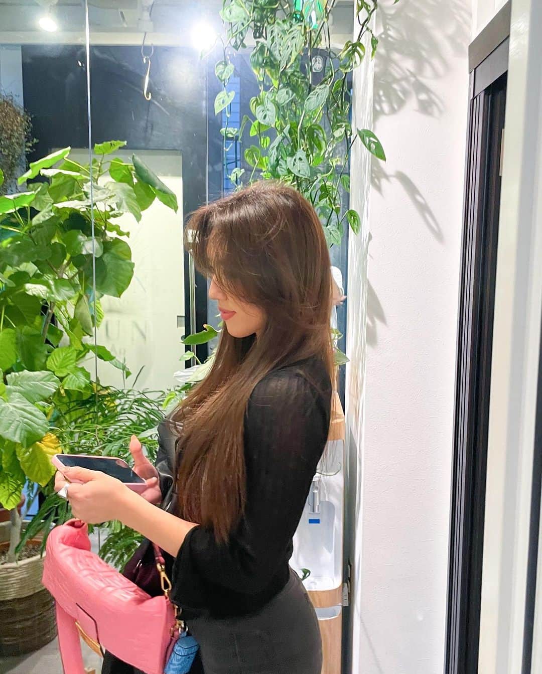 Azusaさんのインスタグラム写真 - (AzusaInstagram)「ヘアも春仕様に💇‍♀️🍃🌸 ⁡ いつもありがとうー🤍　@shuhey.ao   🌸🌸🌸  #hair#layercut#brunette#asiangirls#japan」3月30日 16時54分 - az.dancy