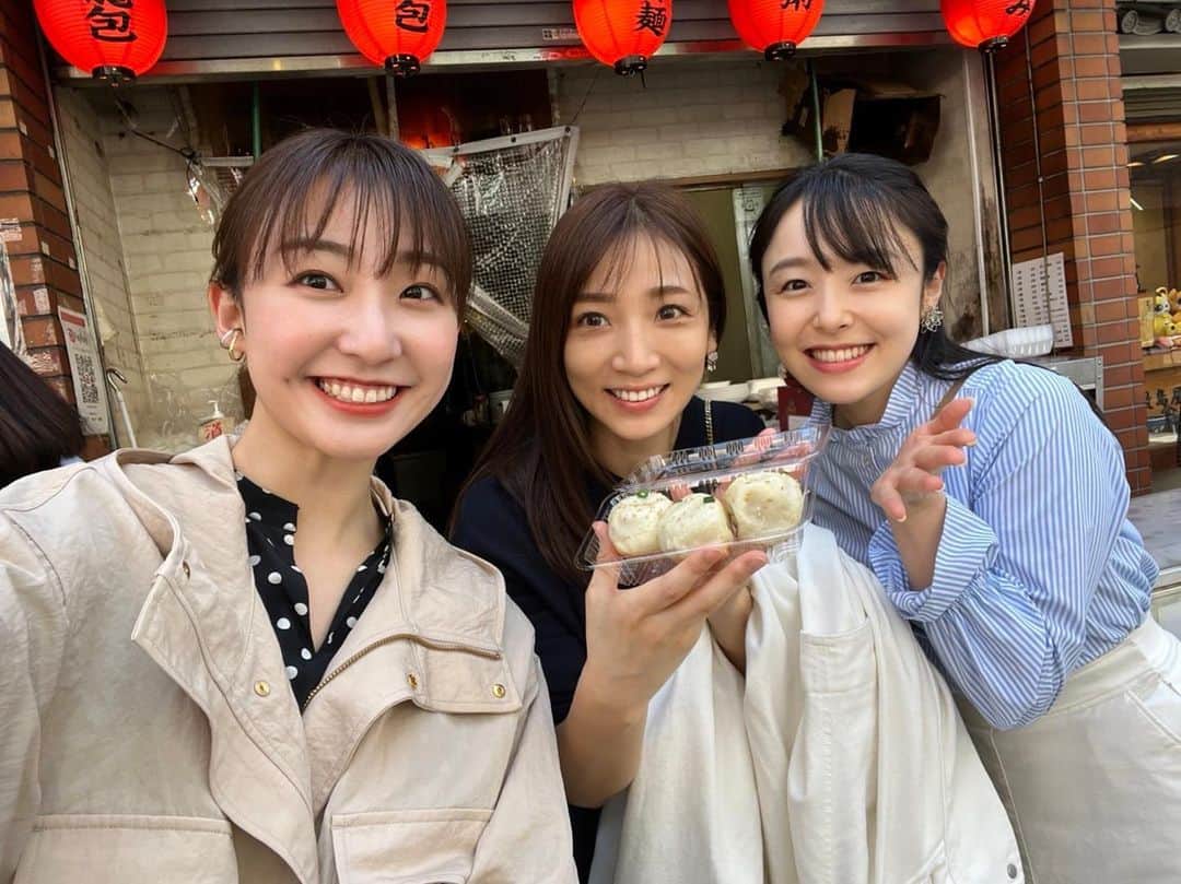 内田敦子のインスタグラム：「⁡ ⁡ 米ちゃん凜ちゃんと🌸 ⁡ #食べ歩き」