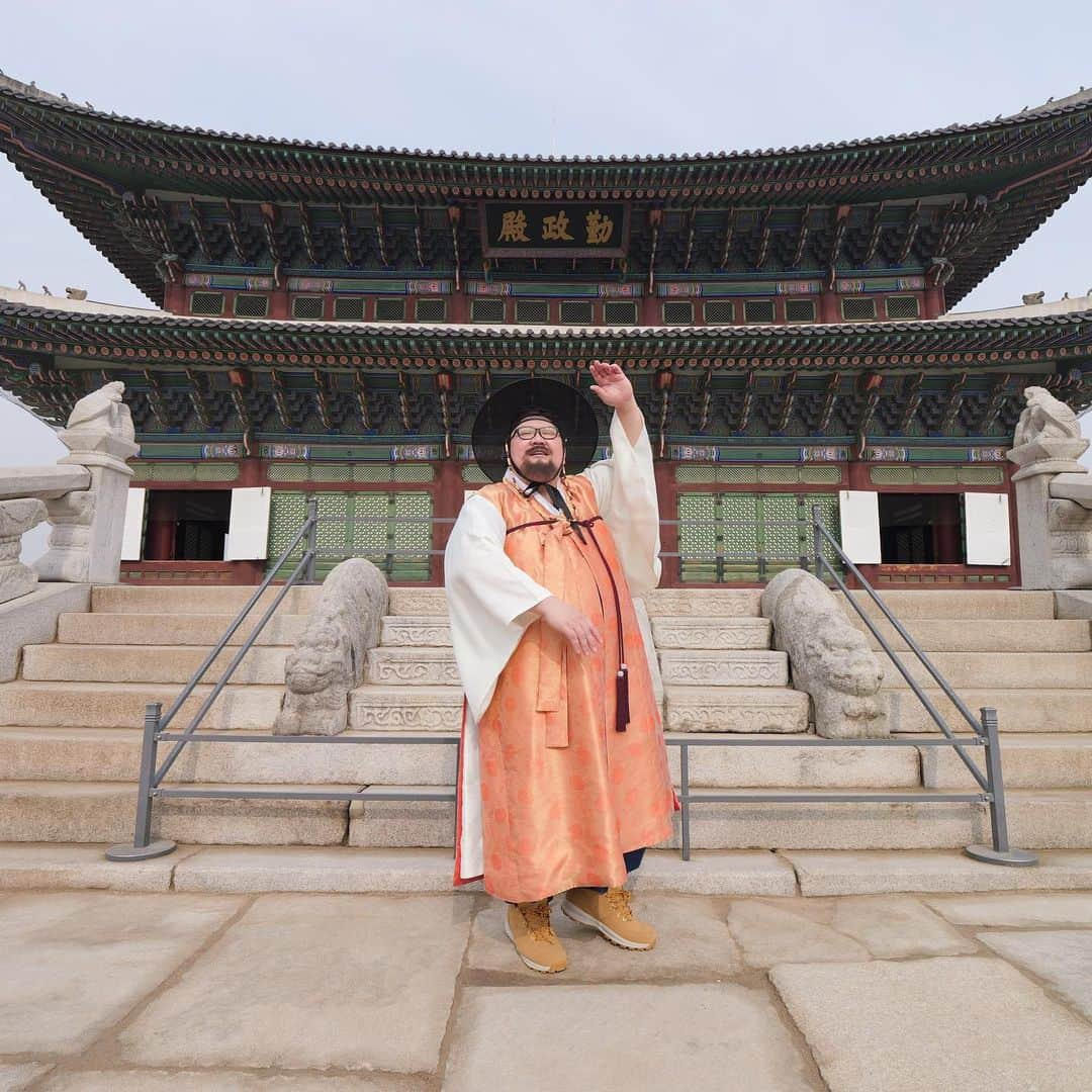 デカキンさんのインスタグラム写真 - (デカキンInstagram)「韓国旅行で貴族（ヤンバン）になってきました!!!」3月30日 16時59分 - dekakin