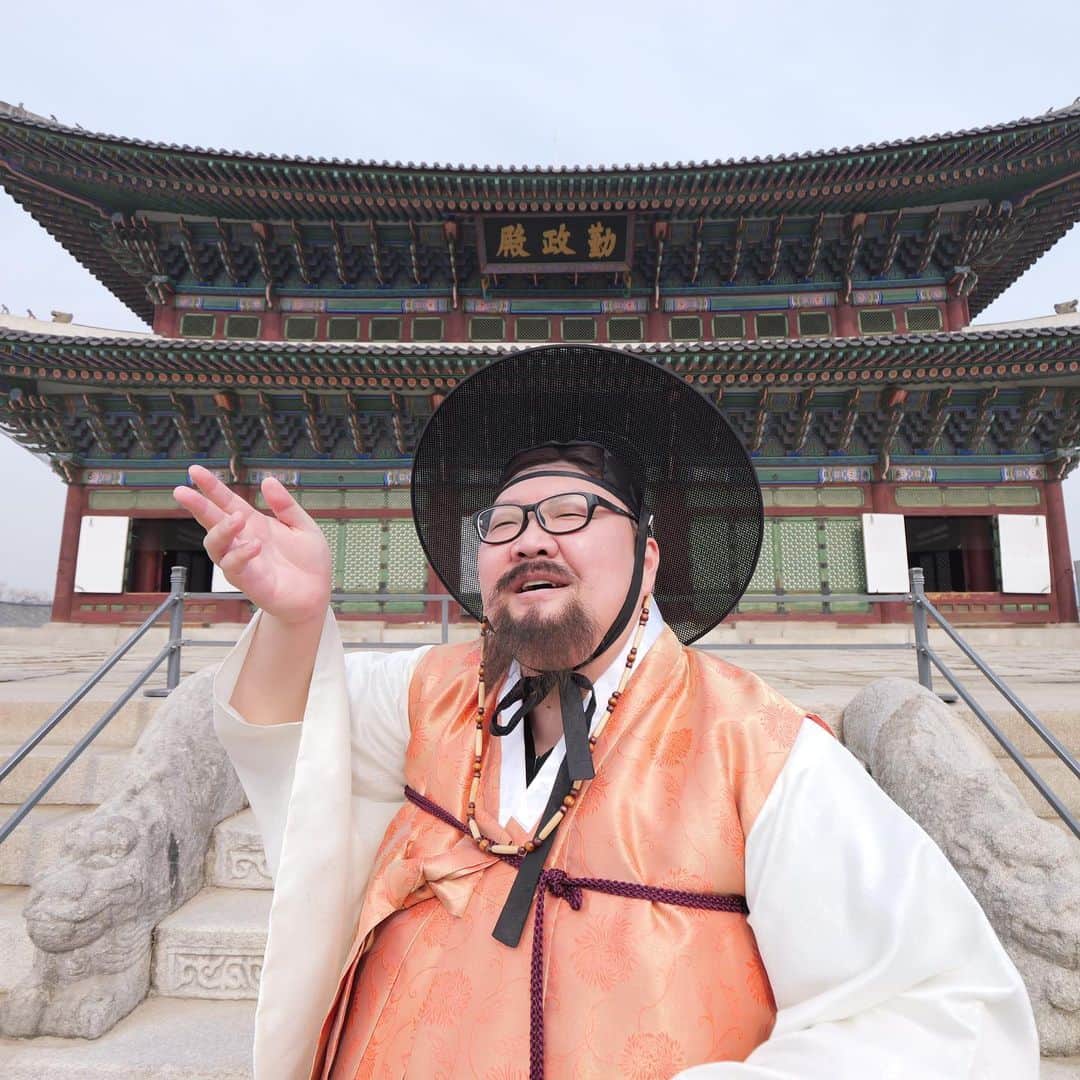 デカキンのインスタグラム：「韓国旅行で貴族（ヤンバン）になってきました!!!」