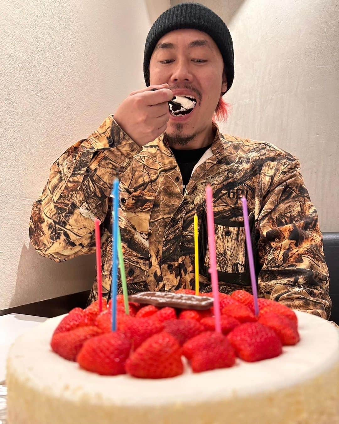 KENTAさんのインスタグラム写真 - (KENTAInstagram)「今年は曲作りながら 誕生日を迎えたね。 こーゆー時はもう少し 喜んでよかとばい。」3月30日 17時05分 - wanimakenta