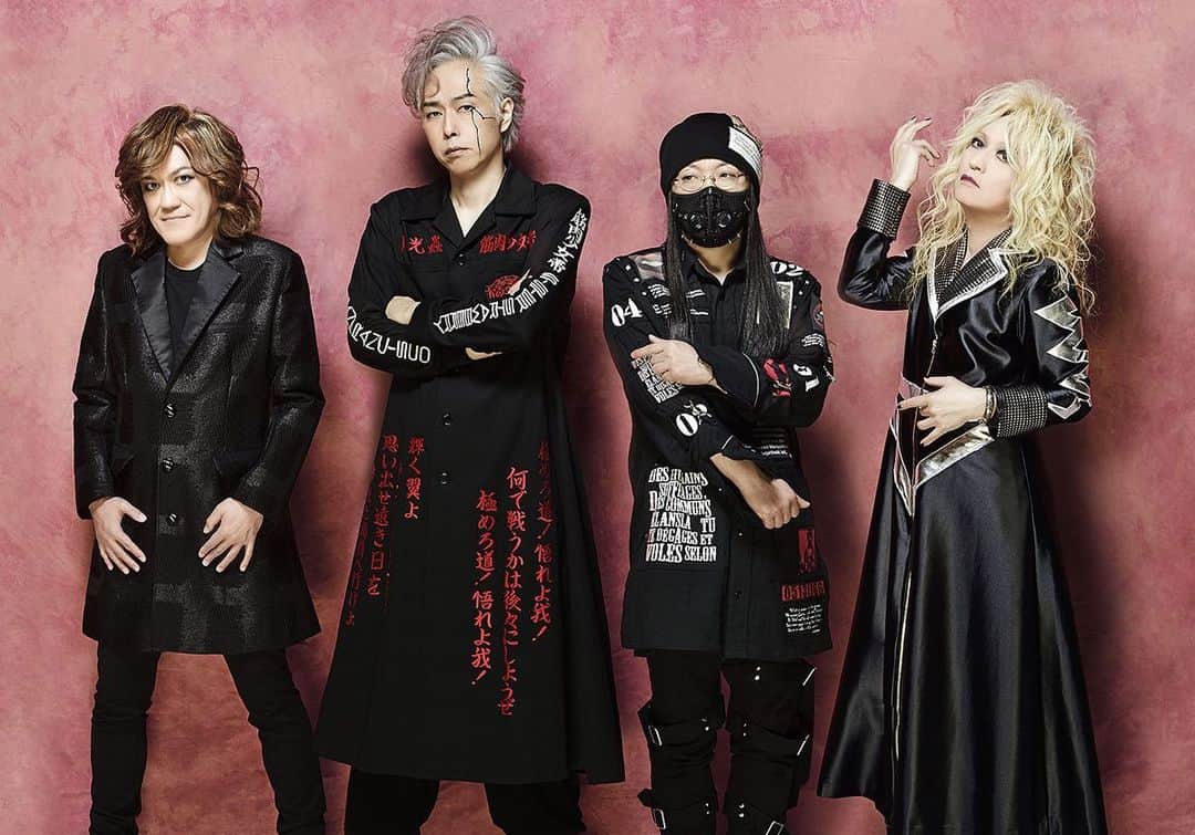本城聡章のインスタグラム：「筋肉少女帯メジャーデビュー35周年記念オールタイムベスト 「一瞬！」 6/14発売🎉  新曲「50を過ぎたらバンドはアイドル」、セルフカバー「サンフランシスコ」「高円寺心中」の新録音3曲を含む、リマスタリング全32曲収録、メンバー監修CD２枚組ベストアルバム💿 #筋肉少女帯 #筋少 #一瞬」