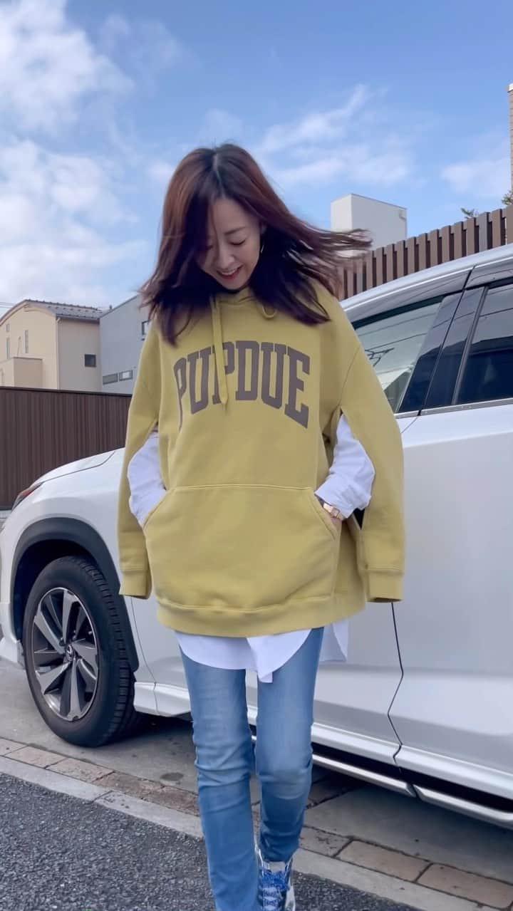 のインスタグラム：「袖に切り込みがあるパーカー✨変化球型なのでコーデの幅が広がる👍❤️ #lappartement #zara#goldengoose  #パーカー#コーデ#ファッション#アラフォーコーデ#アラフィフコーデ」