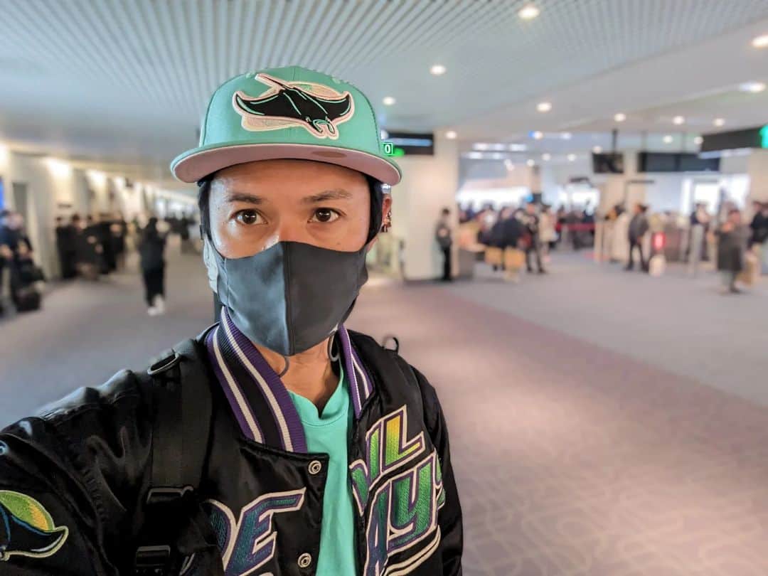 山下晃和のインスタグラム：「【TRAVEL】沖縄が好き過ぎて、1年の半分くらいココで暮らしたいです🏝  #仕事 #撮影 #空港おじさん #沼ERA部 #NEWERA #古着 #MIZUNO #ミズノ #海ぶどう #okinawa #しばらく旅に出ます #viaje #旅 #ティ○ァニーブルー」
