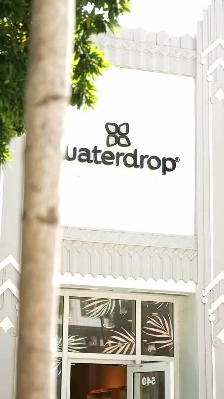 ダニエル・コリンズのインスタグラム：「What a day! Last week’s meet and greet event at the @waterdrop.sports store in Miami Beach was a blast! Thanks to the @waterdrop.sports team, @taylor_fritz and everyone who showed up and made it a day to remember. #drinkmorewater #waterdropmoment」