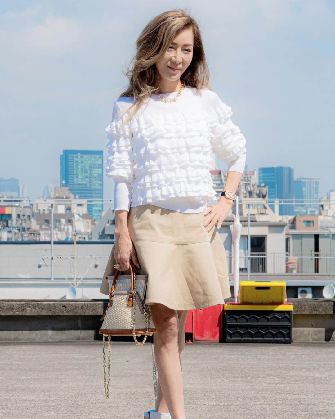 原口篤子さんのインスタグラム写真 - (原口篤子Instagram)「#ootd  knit @dualview_official  skirt #dior  bag #maisonmargiela  Snickers #nike Necklace #tiffany watch #cartier」3月30日 9時30分 - atsuko_dualview