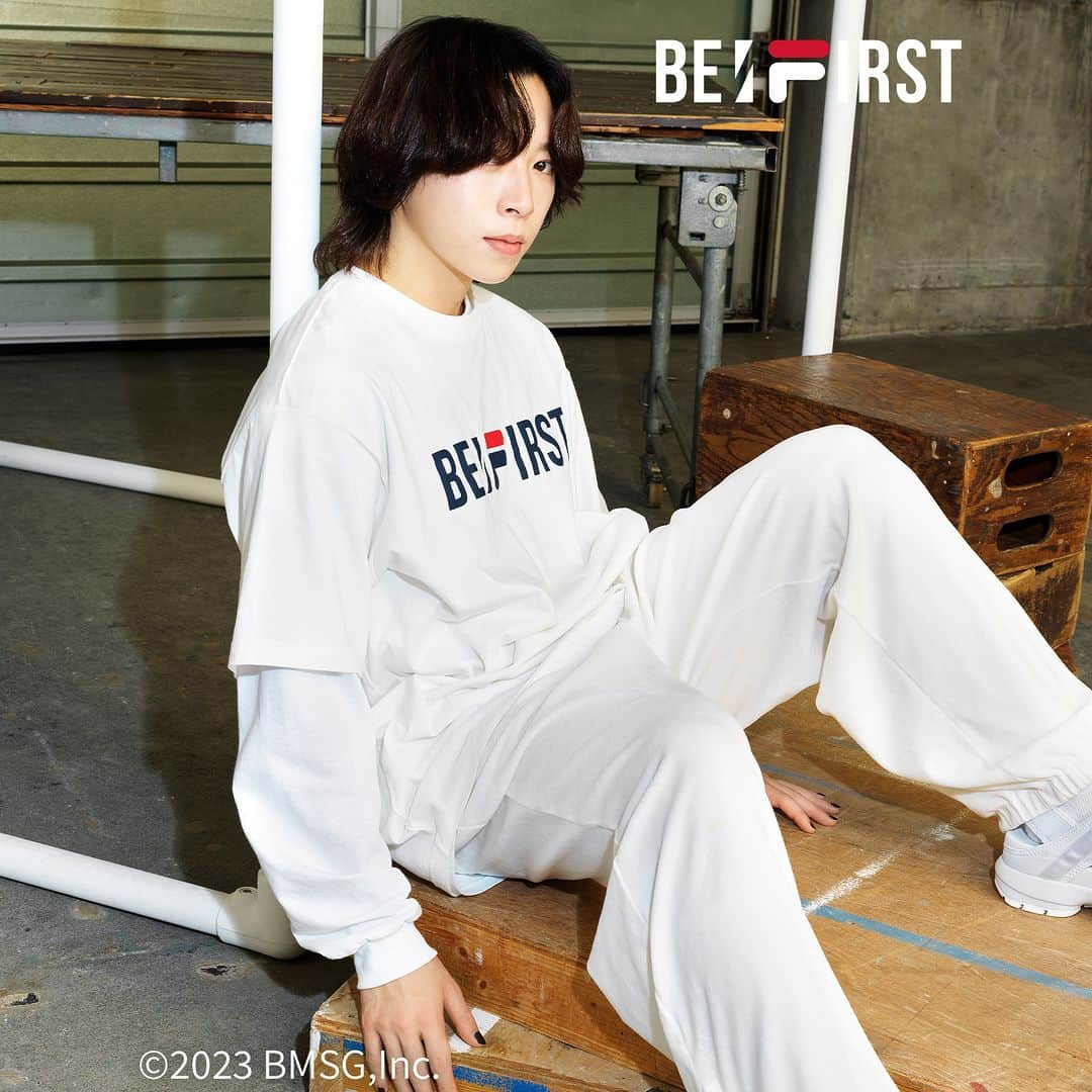 Right-onのインスタグラム：「【BE:FIRST×FILA のコラボアイテム第二弾‼】  大人気アーティストグループ【BE:FIRST】と【FILA】のコラボアイテム第二弾が 本日よりライトオン オンラインショップ、一部店舗限定にて販売スタート！ ※店頭のみ、アパレルお一人様二点まで、グッズお一人様一点までの購入制限がございますのでご了承ください。 ※アクセスが集中した場合ページを閲覧しにくい状態になる可能性がございますのでご了承ください。  詳しくはこちら▼ https://right-on.co.jp/feature-pages/2023ssfilabefirst  #FILABEFIRST #FILA #フィラ #BEFIRST #SOTA #SHUNTO #MANATO #RYUHEI #JUNON #RYOKI #LEO #ライトオン」