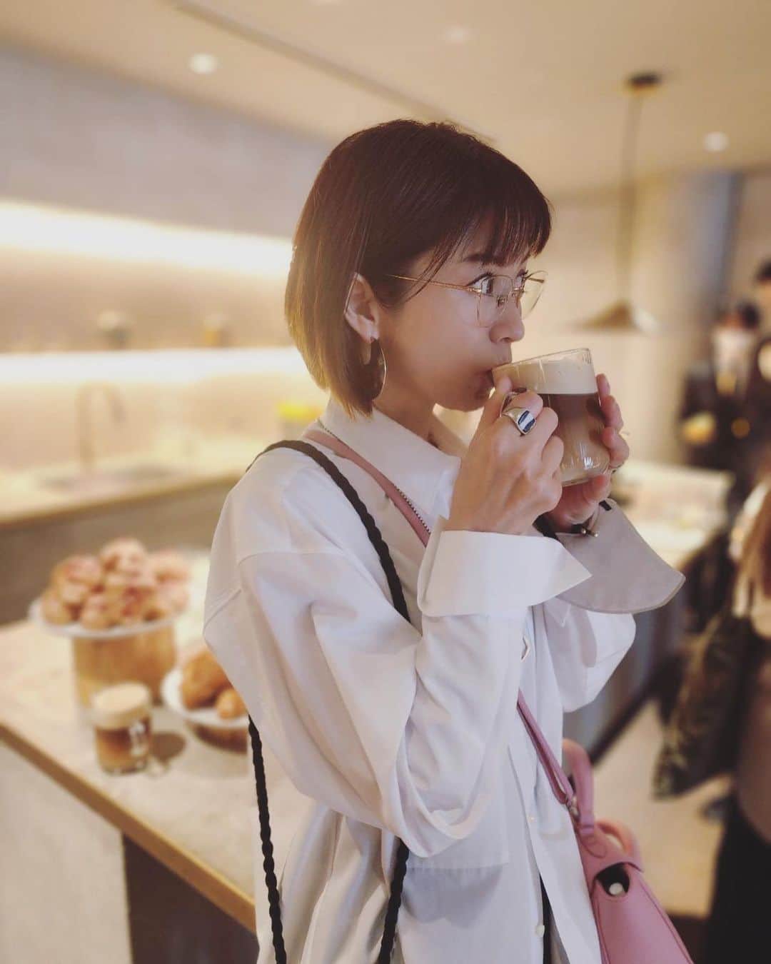 畑野ひろ子のインスタグラム：「ネスプレッソ 新機種「ヴァーチュオ ポップ」発表イベントへ参加してきました☕️  我が家でも、愛用させて頂いていますネスプレッソ🖤 お家でも本格的なお店のカフェラテが楽しめる事に感謝です😆✨ コーヒーを抽出する時、コーヒーのいい香りが部屋中に広がります。  今回のマシンは、インテリアに合わせて選べるカラー展開が魅力💙💛❤️ #nespresso　#ネスプレッソ　#ヴァーチュオポップ」