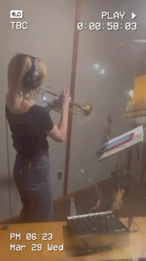 山崎千裕のインスタグラム：「2023/03/29 #songwriting & #recording  We had an amazing experience !!with @rukkusroom @goldenwest_official @steviebrock  And Thank you @brittanyknott 🤍🎥  @route14band @hana_takami @satoshiyamashita @hiroaki_idaka  #nashville #tennessee #route14band #trumpet #songwriting」