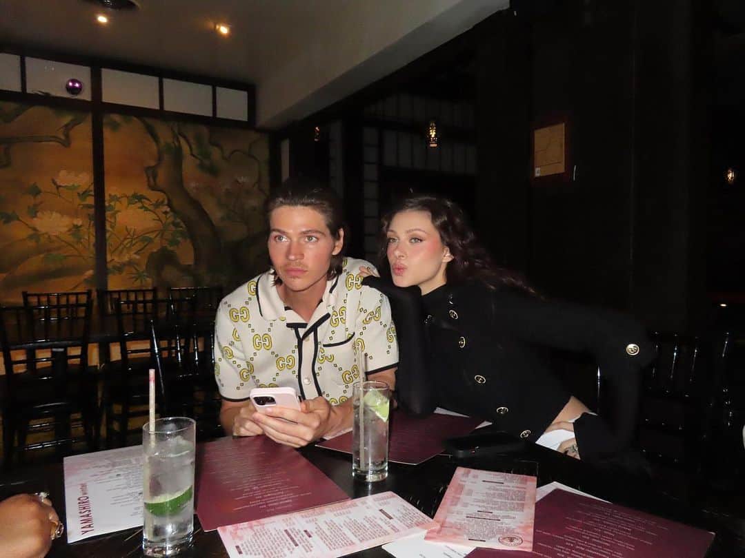 ニコラ・ペルツのインスタグラム：「🍣❤️💘🤍🥹」