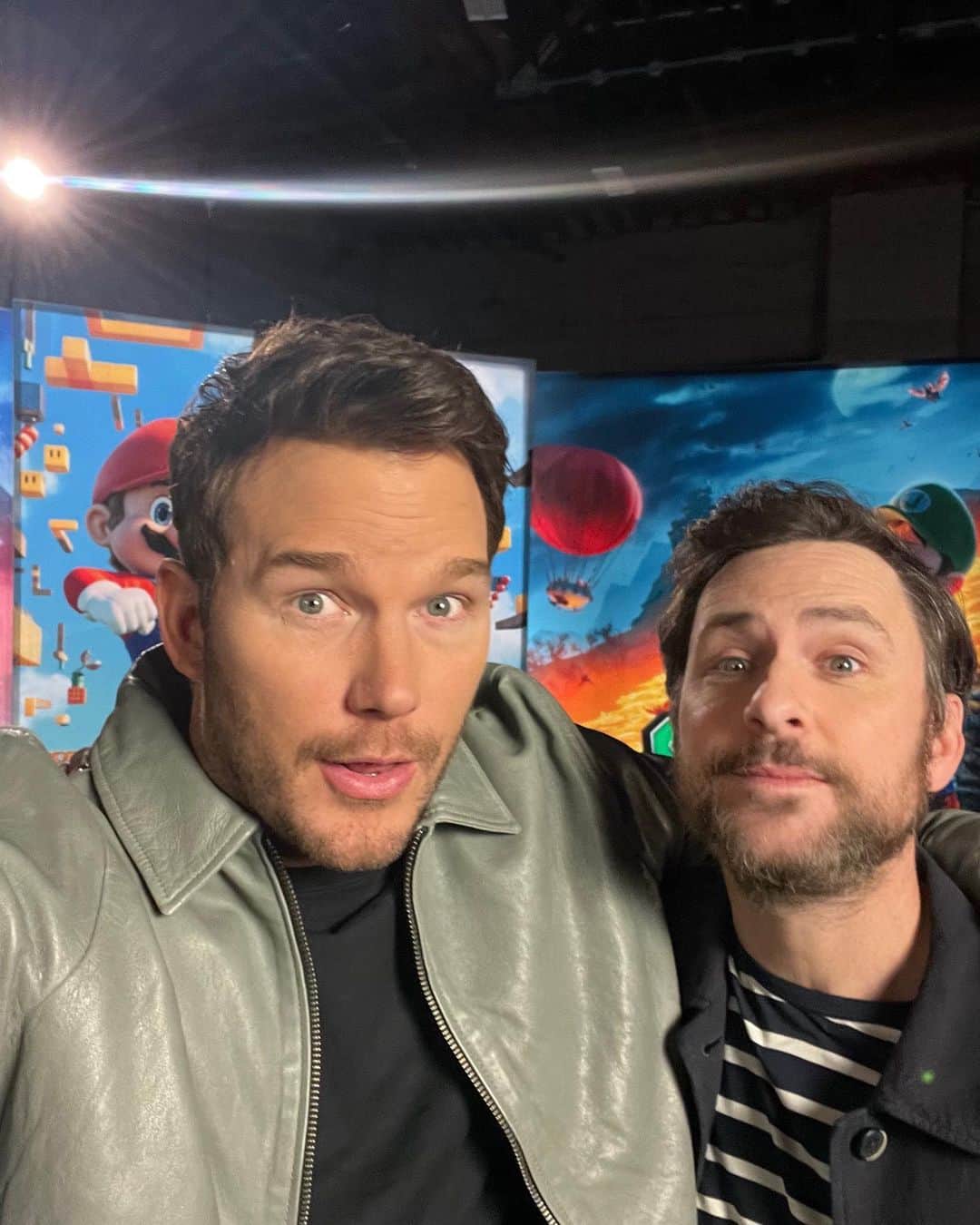 クリス・プラットのインスタグラム：「We’re only one week away!!!🍄🌈 One thing I’ve come to learn through this process is Nintendo and The Super Mario Bros. have touched the lives of so many people over the past 38 years. I’m super grateful to be part of the team that brought these characters to the big screen for the first time in 29 years. Humbly, the movie is incredible. Absolutely everything you could want. Humor. Heart. Beautiful animation. Killer music. And the type of nostalgia unique to 38 years of hypnotic game play!! IT. IS. EPIC. You will see! I’m so blessed to be in good company with the coolest cast who made the promotion of this film so fun, @charliedayofficial, @sethrogen, @jackblack, @keeganmichaelkey, @anyataylorjoy! Thank you for laughing at all (yes, you read that right, ALL) of my jokes.. If only 9 year old Pratt could see us now!! We did it buddy. HERE WE GOOOOO! @supermariomovie #SuperMarioMovie」