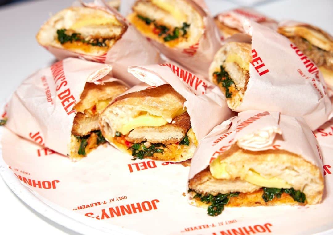 7-Eleven Australiaのインスタグラム：「A moment for The Shannon and The Victor 🔥 These Johnny's Deli hot sandwiches have been created with foodie icons @shannon_martinez and @SmokeyStevenson, exclusively for The Convenient Store @melbfoodandwine.  The Shannon: a plant-based schnitzel with tomato pesto, Tuscan kale and vegan cheese in a stone baked ciabatta.  The Victor: a Chinese style pulled lamb with crispy chili salsa, baby spinach, aioli and melted mozzarella in flat bread. #MFWF #7ElevenAus」