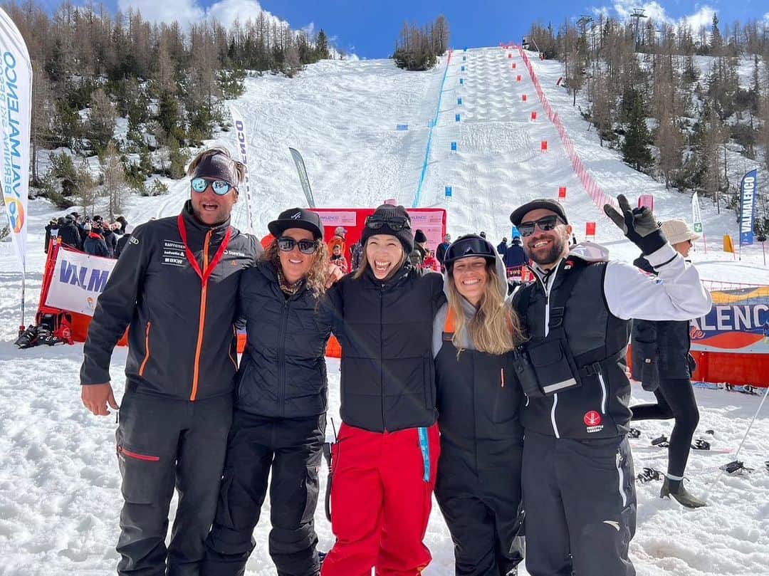 伊藤みきのインスタグラム：「We met again in Valmalenco!! I am so happy to see guys😍🥳 And I am so proud of you👐 We have another fighting on the snow ❄️   See you next time 👋   #oldfriends  #funtimes  @audreyrobichaud  @debbyscanzio  @philmarquis  @giacomomatiz10  @sachatheocharis  （no picture but you were  there!）」