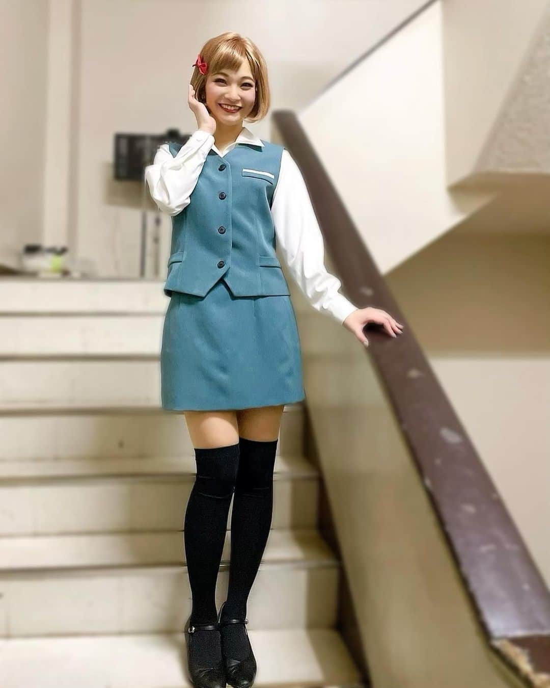 島田彩のインスタグラム：「🥜 Musical SPY×FAMILY  無事東京公演千穐楽を迎えました。 連日劇場いっぱいのお客様。幸せな光景でした。ご声援ありがとうございました。  いざ、カンパニーは次なるミッション、ツアー公演へ。兵庫、福岡でもお待ちしております！ 本当にありがとうございました！  #ミュージカルspy #スパイファミリー #spyfamily  #帝国劇場 #千穐楽  #ニーハイなんて高校生ぶりに履いた #リボンなんてはじめて頭につけた #帝劇でこの格好させていただけて光栄でした」