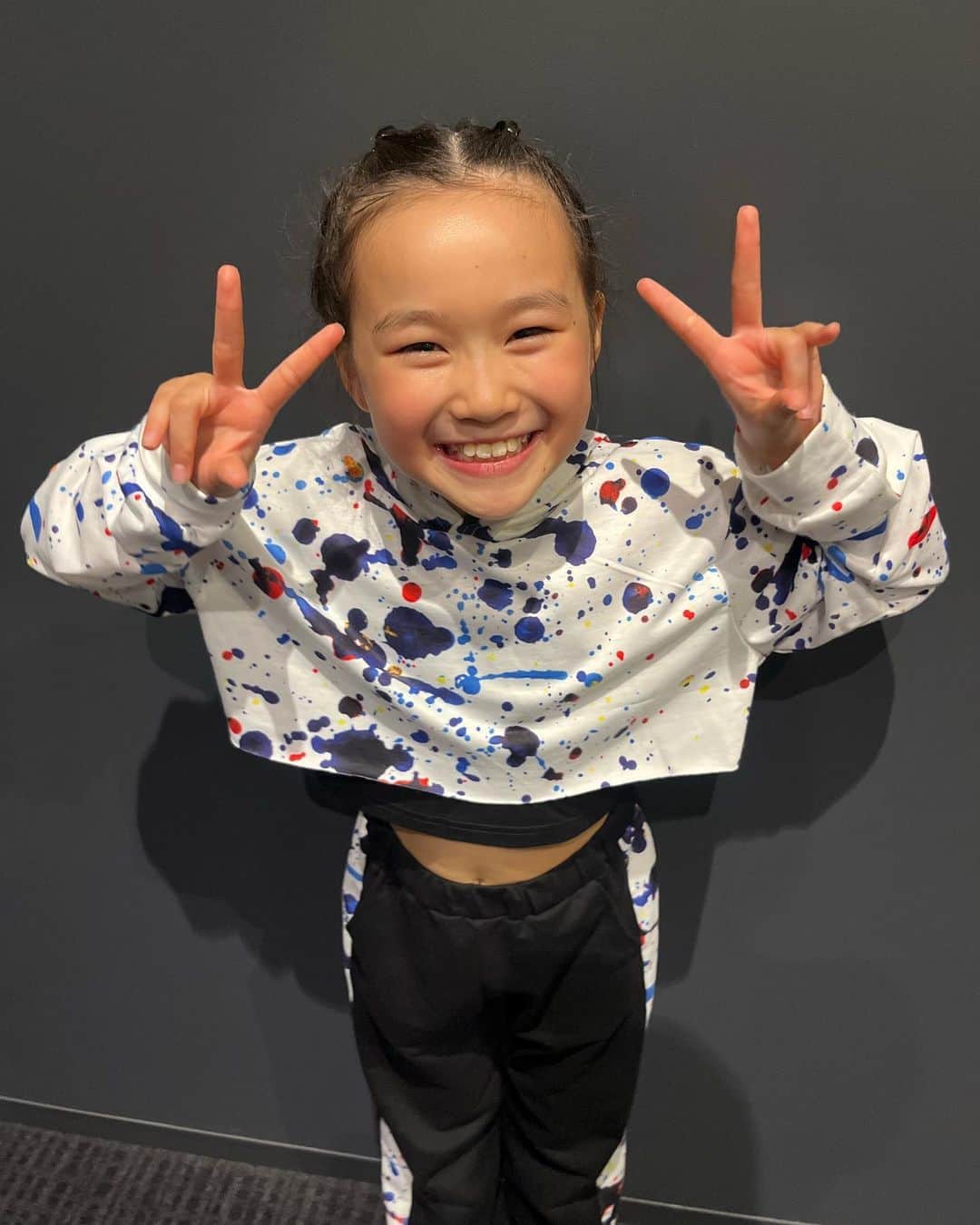 Chieさんのインスタグラム写真 - (ChieInstagram)「ダンスの発表会🕺 感動ーーー✨  とびっきりの笑顔で終始楽しそうに踊ってました🎶 それだけでもう300点満点💯💯💯 客席でジーンと込み上げてくるものがありました💦  泣きながら練習してた日もありました。 自分で決めた目標に向かって、毎日毎日頑張ってやり切ったはなを尊敬しています。  本当に頑張ったね。  2023.3.27」3月30日 11時11分 - tiem415