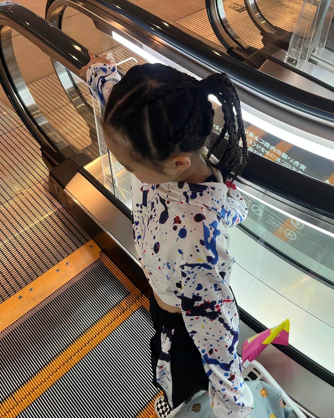 Chieさんのインスタグラム写真 - (ChieInstagram)「ダンスの発表会🕺 感動ーーー✨  とびっきりの笑顔で終始楽しそうに踊ってました🎶 それだけでもう300点満点💯💯💯 客席でジーンと込み上げてくるものがありました💦  泣きながら練習してた日もありました。 自分で決めた目標に向かって、毎日毎日頑張ってやり切ったはなを尊敬しています。  本当に頑張ったね。  2023.3.27」3月30日 11時11分 - tiem415