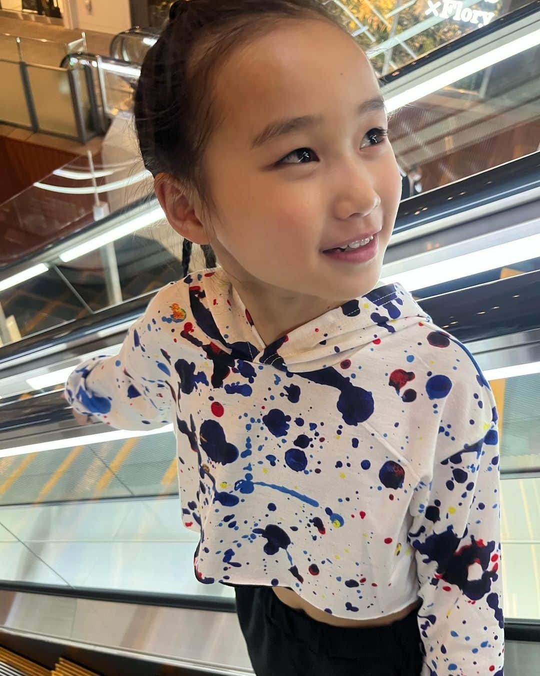 Chieさんのインスタグラム写真 - (ChieInstagram)「ダンスの発表会🕺 感動ーーー✨  とびっきりの笑顔で終始楽しそうに踊ってました🎶 それだけでもう300点満点💯💯💯 客席でジーンと込み上げてくるものがありました💦  泣きながら練習してた日もありました。 自分で決めた目標に向かって、毎日毎日頑張ってやり切ったはなを尊敬しています。  本当に頑張ったね。  2023.3.27」3月30日 11時11分 - tiem415
