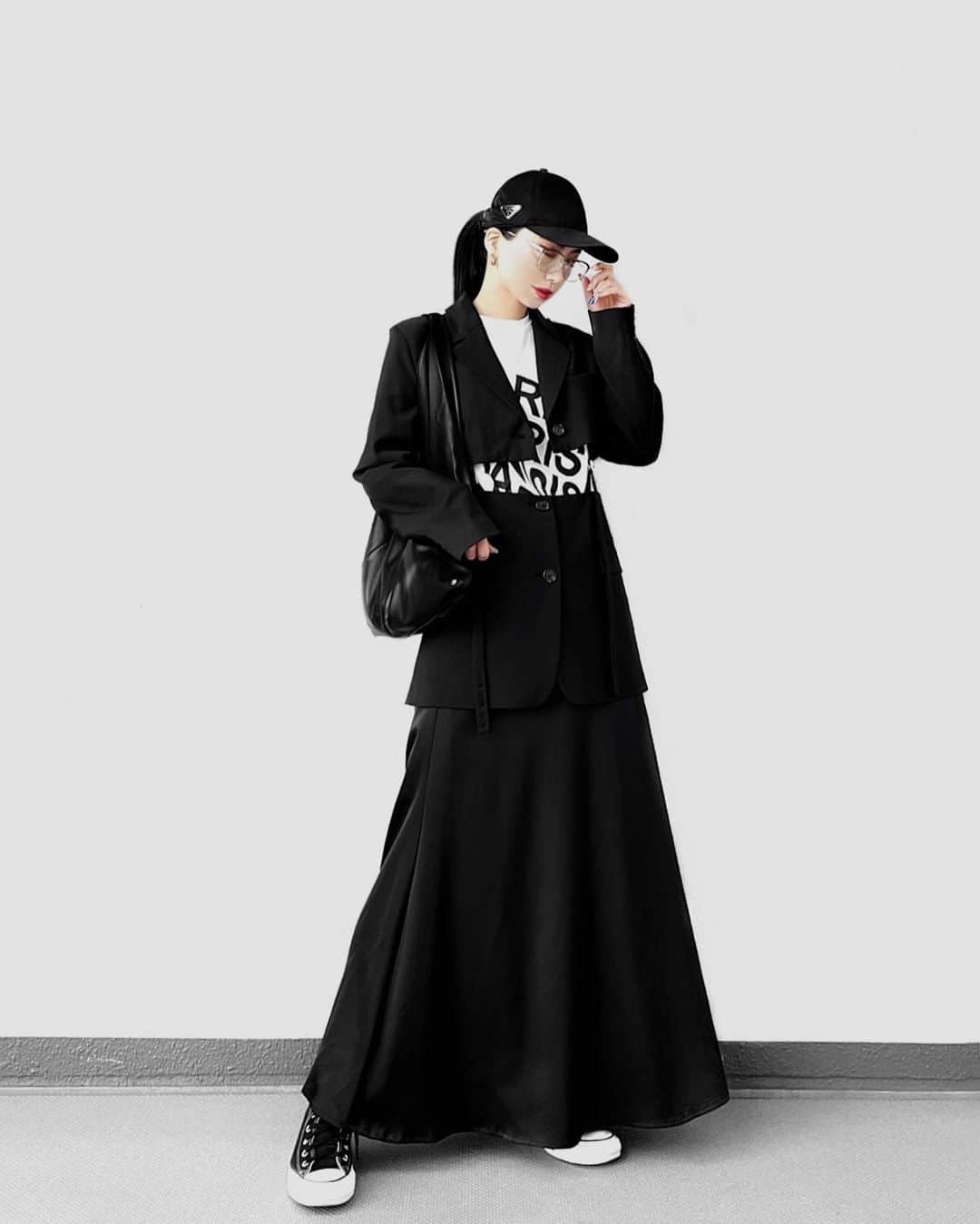 lve_xxxxのインスタグラム：「. . Tｼｬﾂにｼﾞｬｹｯﾄで余裕のよっちゃん🦑 なんなら、暑い🫠(困ったもんだ)  さーて、会社行ってきま。  お使いで都会に繰り出してたんだが、 自分の買い物もしたかった…  時間がねぇので諦めた。褒めて←  #wear更新  .」