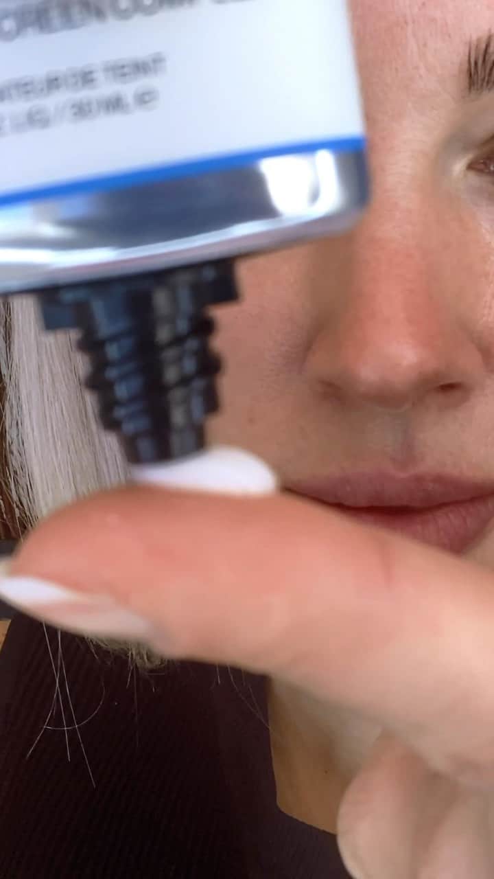 Smashboxのインスタグラム：「Your skin doesn’t “hate makeup,” it’s dry 🌊✨💡  Primerizer+ grips coverage + plumps skin with hydration for 72 hours—hello, easiest dewy makeup ever.  Shop skincare-powered primers at smashbox.com | Link in bio」