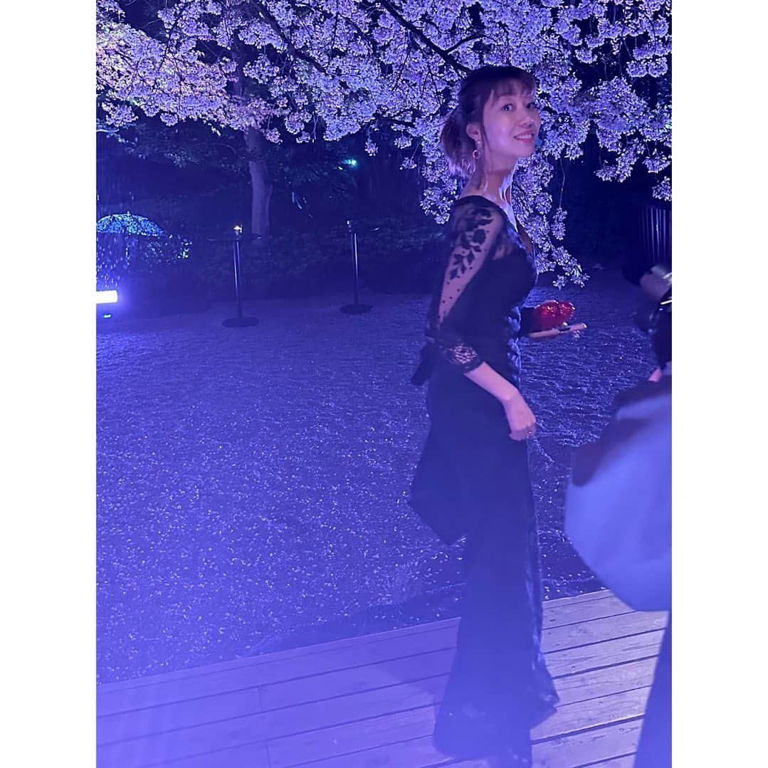 武村八重子のインスタグラム：「春爛漫🌸 . #dress #spring #cherryblossom  #japan #party #pianist  #OurHouseinTokyo #OurHouseBeginsHere #TheHouseCollective  @swirehotels」