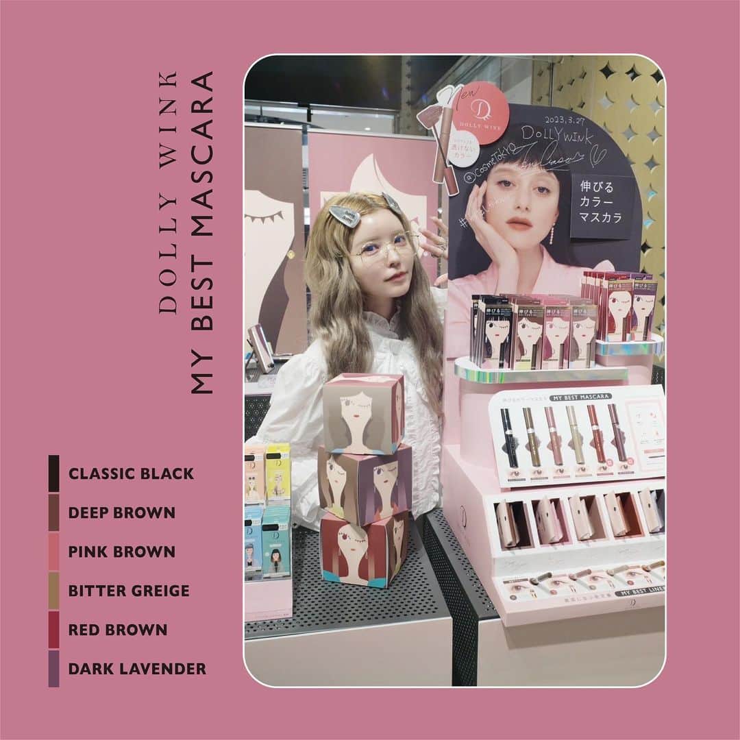Dolly Winkのインスタグラム：「ㅤㅤㅤㅤㅤㅤㅤㅤㅤㅤㅤㅤㅤ 3/26(Sun)-3/28(Tue) @cosme TOKYO DOLLY WINK POP-UP EVENT  ﹋﹋﹋﹋﹋﹋﹋﹋﹋﹋﹋﹋﹋﹋﹋ たくさんのお客様にお越しいただきまして ありがとうございました🥰 つばささんにもご来店いただき、什器にサインも🫶🏻🥹💞 ぜひ店舗にみにきてくださいね❤️‍🔥  ﹋﹋﹋﹋﹋﹋﹋﹋﹋﹋﹋﹋﹋﹋﹋ #伸びるカラーマスカラ マイベストマスカラも全国バラエティショップにて 発売しております🥰 ※一部店舗を除く  ぜひ日光で透けない、目元がぼやけない カラーマスカラを体験してみてください！✨  ﹋﹋﹋﹋﹋﹋﹋﹋﹋﹋﹋﹋﹋﹋﹋ #DOLLYWINK #ドーリーウインク #マイベストマスカラ #カラーマスカラ #益若つばさ」