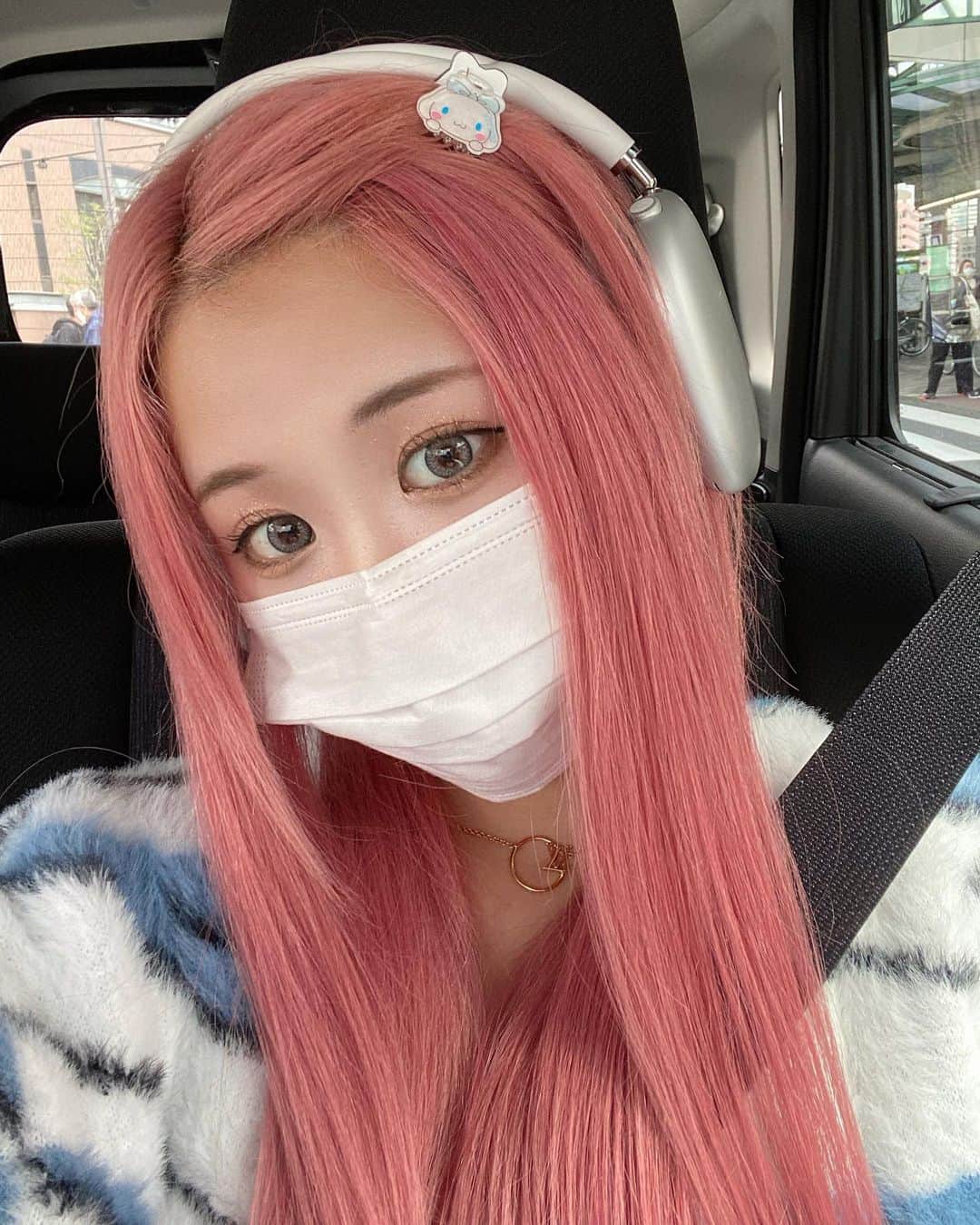 あいなんのインスタグラム：「アホっぽいのが可愛くて大好き🎀💕💓💗👸🏼🌺」