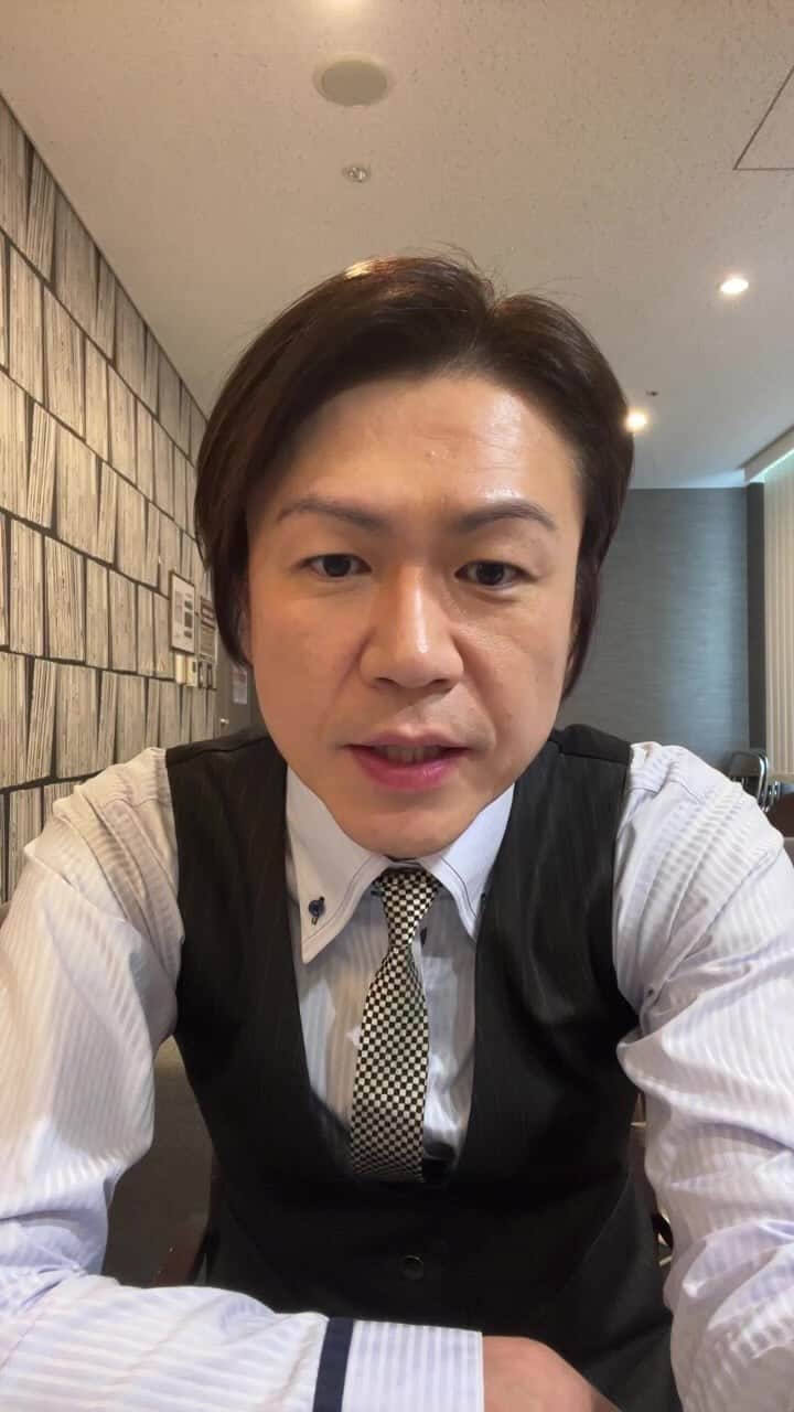 のインスタグラム：「生放送直前ゲリラ！ 丸鶴冷凍炒飯12:00より販売開始  間もなく昼12:00時より 丸鶴冷凍しっとりチャーシュー炒飯 特盛3食セット販売開始 毎回即完！ 攻めた黒胡椒がやみつきになる 激ウマ丸鶴炒飯を御賞味あれ‼️  購入はコチラ https://maruturusoul.base.shop  #城咲仁  #丸鶴 #加島ちかえ #丸鶴チャーハン #丸鶴炒飯 #丸鶴魂 #peace #街中華 #激うま #焼豚」