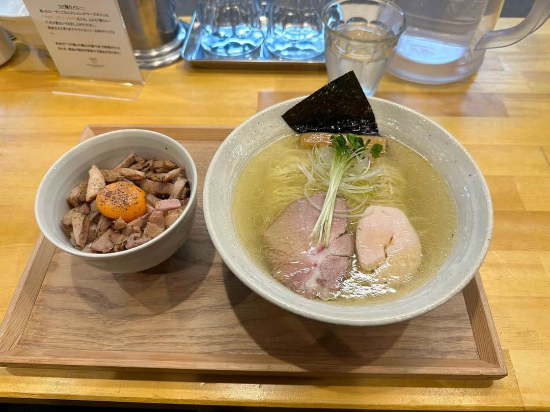 一場靖弘のインスタグラム：「今日のランチは鶏塩らぁ麺と卵黄乗せ焼豚ごはん👍  #MENYA NAKAGAWA #ラーメン部 #池袋西口」