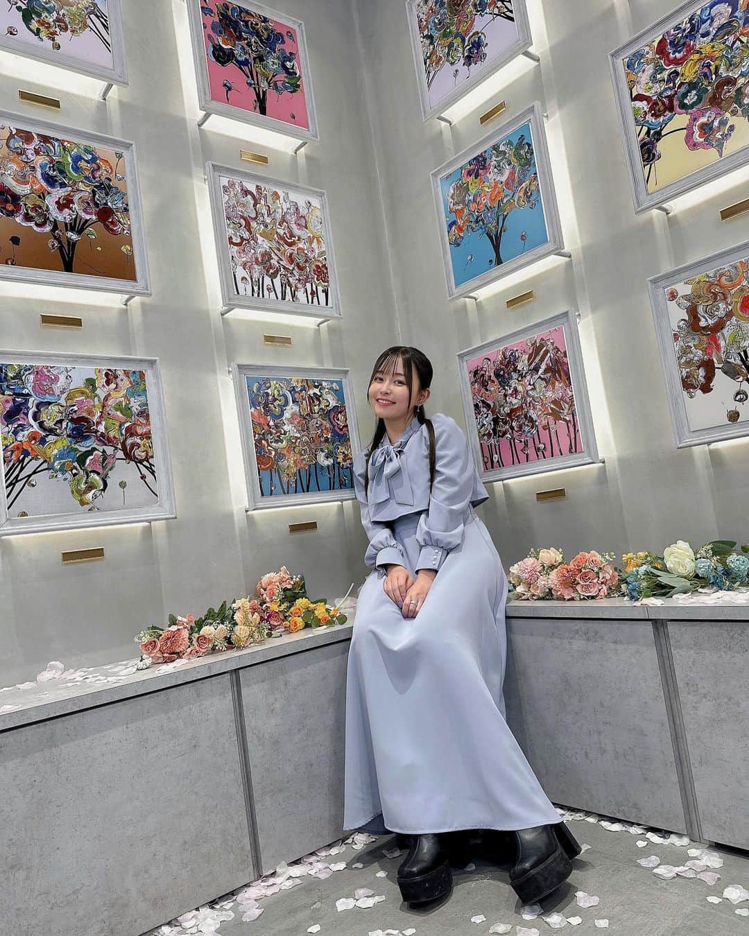 歩乃華（ほのらん）のインスタグラム：「人生初のアフタヌーンティーに行って 甘いものたくさん食べました🥰 幸せな気持ちになった🥹 母の日のギフトもあるみたいで 可愛いスイーツがたくさんあった！ たかりさ誘ってくれてありがとう😻  美味しかった〜🥹 全部食べました！ ごちそうさまでした〜😌💓  #アフタヌーンティー  #母の日 #ルワンジュ東京  #ルワンジュ東京ルミュゼ」