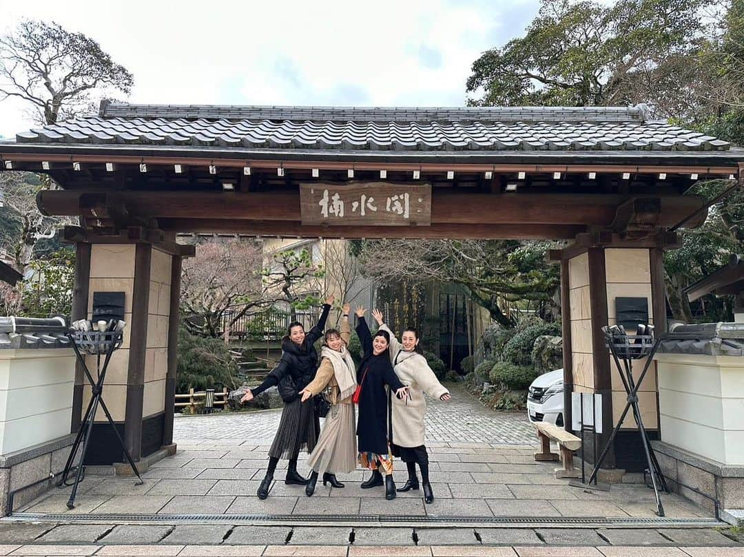 音花ゆりさんのインスタグラム写真 - (音花ゆりInstagram)「. . 随分と前ですが…😇  このメンバーで旅行に行ってきました！！ みんなで予定をあわせて、家族に子ども達を任せて出る…というご協力をいただいて🙏✨ いまも夢だったのかな…と思うような楽しい旅行になりました！！ 笑い過ぎてお腹痛いし、ほっぺた筋肉痛になりそうだし。声が出ないくらい笑うって久しぶり😂  またいつか行ける日まで…頑張ろう💪✨✨✨  #星組　#87期　#懐かしのメンバー #もはや知らない事は何もないくらいの間柄😂」3月30日 12時44分 - otohana.yuri