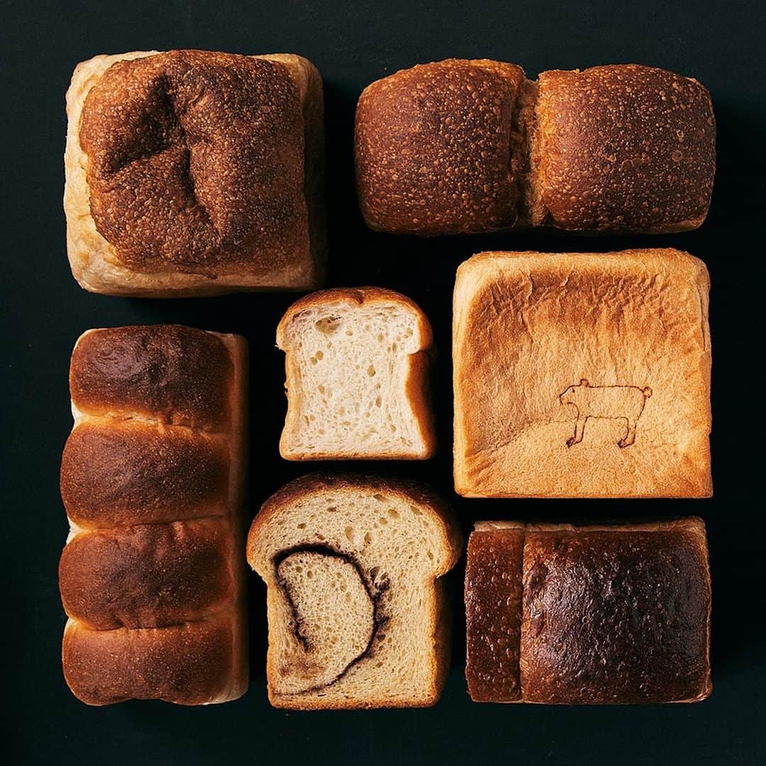 TODAY'S SPECIALさんのインスタグラム写真 - (TODAY'S SPECIALInstagram)「<PAN MARKET > . 朝食にかかせないおいしい食パン。 各地のつくり手さんからこだわりの食パンが届く「PAN MARKET」開催中。 . 遠くてなかなか行けないパン屋さんや、一度食べてみたかったあのパン。 ぜひ、この機会においしいパンで朝食をお楽しみください。 . つくり手さん cosa / ペトラン / かまパン&ストア / コウボパン 小さじいち / 'apelila / 七穀ベーカリー / 秋日和 / *順不同 　 *各店でつくり手さん、販売日が異なりますのでご注意ください。 *無くなり次第終了です。 *ONLINE STOREでは販売いたしません。  　 【お知らせ＠自由が丘】 本日3月30日（木）13：00~ 販売を予定しておりました「秋日和」さんのパンの販売につきまして、配送のトラブルにより販売中止となりました。楽しみにしてくださっていたお客様には申し訳ございません。  （3月30日（木）17:35更新） 　 . 詳しくはWEBサイトでご確認ください。 @cibone_ts . ------------- #todaysspecial #トゥデイズスペシャル　＃朝食 #breakfast #panmarket」3月30日 12時53分 - cibone_ts