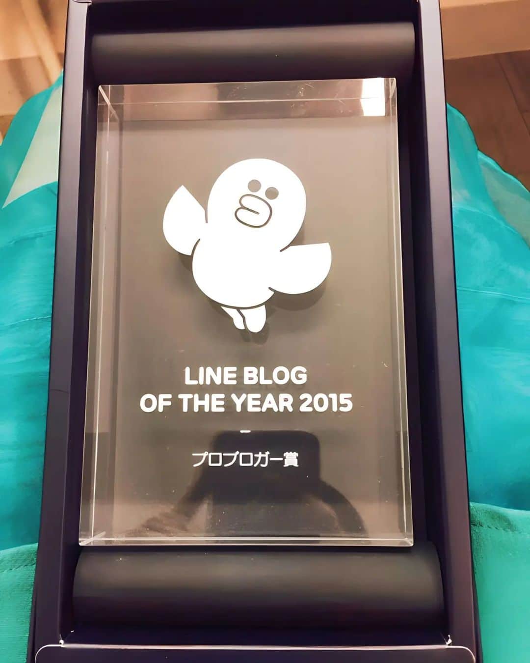 杉原杏璃さんのインスタグラム写真 - (杉原杏璃Instagram)「LINE BLOGありがとうございました♡  2015年からLINEブログをスタートし✏️ 約8年間...LINEブログで日々を綴っていましたが それも今日で終わり。　  LINEブログが廃止になるという事で 寂しくもありますが😭読んでいただいた皆様ありがとうございました✨ コメントも沢山書いてくださって、励みになりました♡ ありがとう😊  2015年、2016年には 【LINE BLOG OF THE YEAR】 をいただき✨　 毎日沢山ブログアップして頑張ってたな〜😚　と懐かしいです  写真も7、8年前の当時いただいた時のもので懐かしい〜❤️  LINEブログのスタッフの皆さま　 お疲れ様でした　大変お世話になりました。　  🟡ちなみに私のLINEでの連載物 【LINE MONARY】はあと少し続きますので✏️ ⬇︎⬇︎ https://u.lin.ee/JKm0nv8/llwa  LINEでは　あと動画配信のVOOMをやっていますが 4月の下旬あたりからもう少し定期的に動画配信もしていきます 🟡【VOOM】 ⬇︎⬇︎ https://linevoom.line.me/user/_dW2FHk6Lu81ksDGzCqMD993YmX241fZgwe_0JQE  ※ずっと...アメーバブログの方でもブログは更新していますので✏️ 引き続き、アメブロの方で日々のブログ記事を読んでいただけると嬉しいです❤️  🟡私のアメブロの【chu！】URL はこちらです ⬇︎⬇︎ https://ameblo.jp/sugihara-anri/  #杉原杏璃 #sugiharaanri #anrisugihara #Japanese#girl #グラビア#グラドル#glamor#gravure#hot#asian #アメブロ #LINEブログ #LINEVOOM #LINEMonary #ブログ」3月30日 12時54分 - anri.sugihara.anri