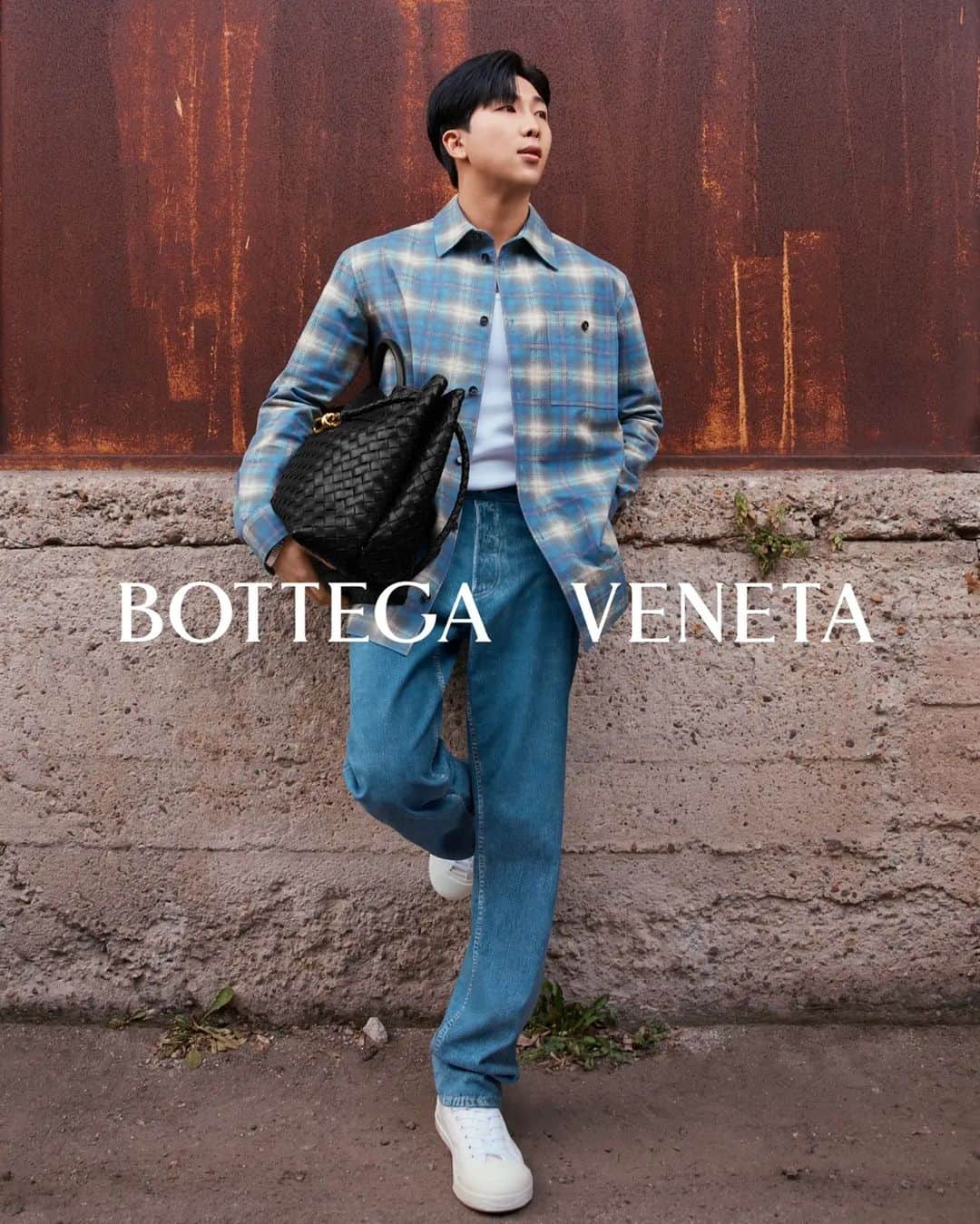 RMのインスタグラム：「So happy to be a part of the Bottega family! #BottegaVeneta」