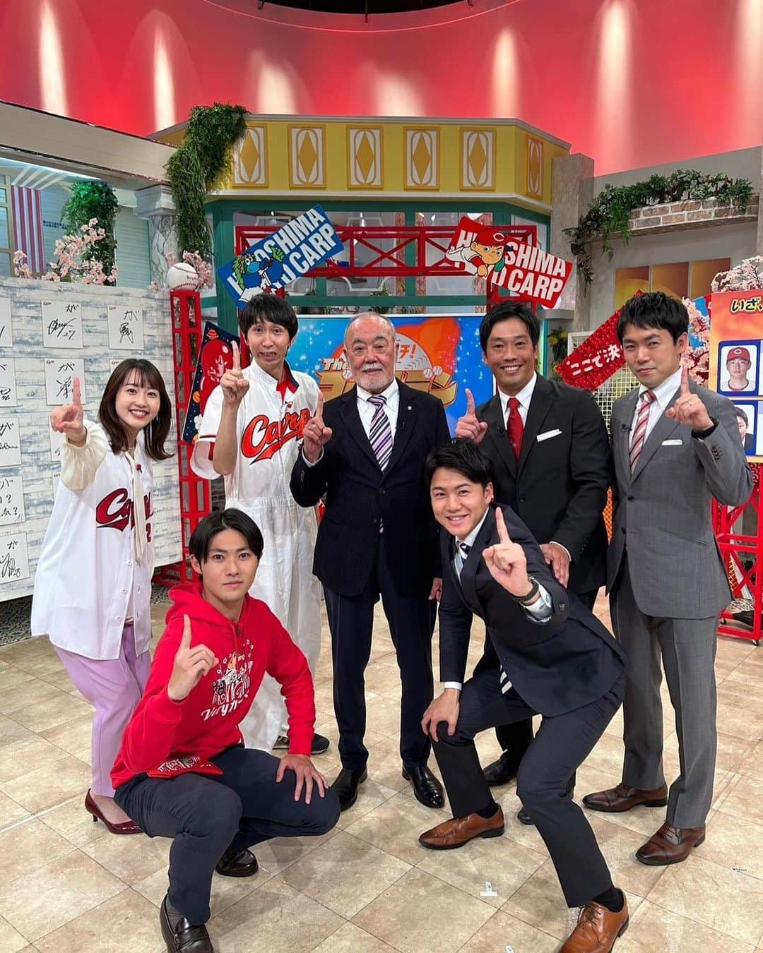 天谷宗一郎さんのインスタグラム写真 - (天谷宗一郎Instagram)「『カーチカチtheゴールデン』 ご覧になってくださりありがとうございました😊 まさかゴールデンでMCをやらせていただけるとは… 周りの方に感謝しながら今年もがががががむしゃらに頑張ります💪 #RCC #カーチカチtheゴールデン  #初MC #大役 #汗だく #失礼しました  #安仁屋宗八 さん #安仁屋算 #アンガールズ #山根良顕 さん #頭の回転数おばけ #石田充 アナ #相方!? #河村綾奈 アナ #絶世の美女 #伊東平 #筋肉 #小宅世人 #筋肉2 #天谷宗一郎 #感謝 #ロケ弁 #むすびのむさし」3月30日 13時34分 - soichiroamaya