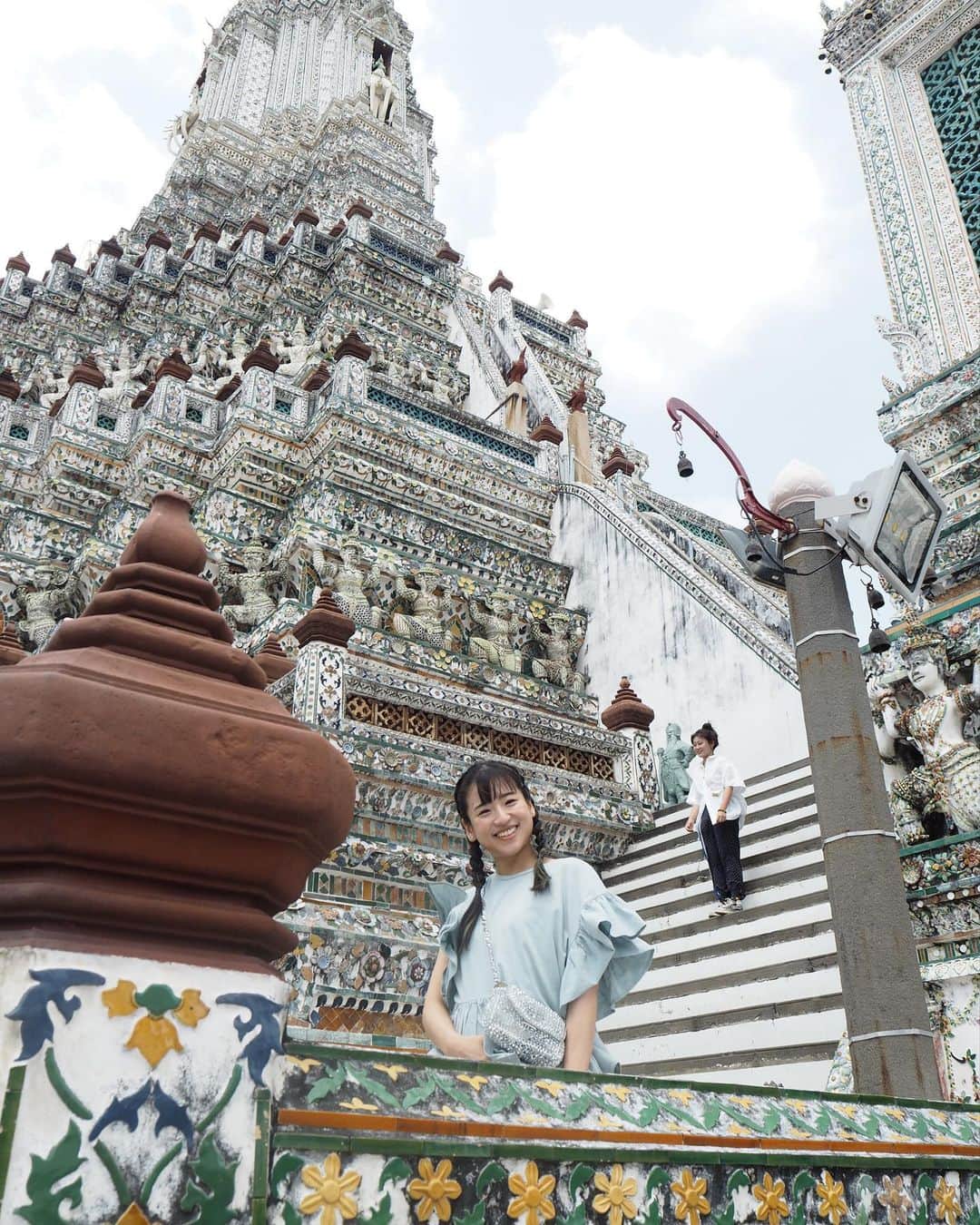 のインスタグラム：「ワット アルン🇹🇭 Wat Arun วัดอรุณราชวราราม  #watarun #thailand #girlstrip #女子旅 #タイ #ワットアルン #タイ旅行 #観光 #วัดอรุณราชวราราม」