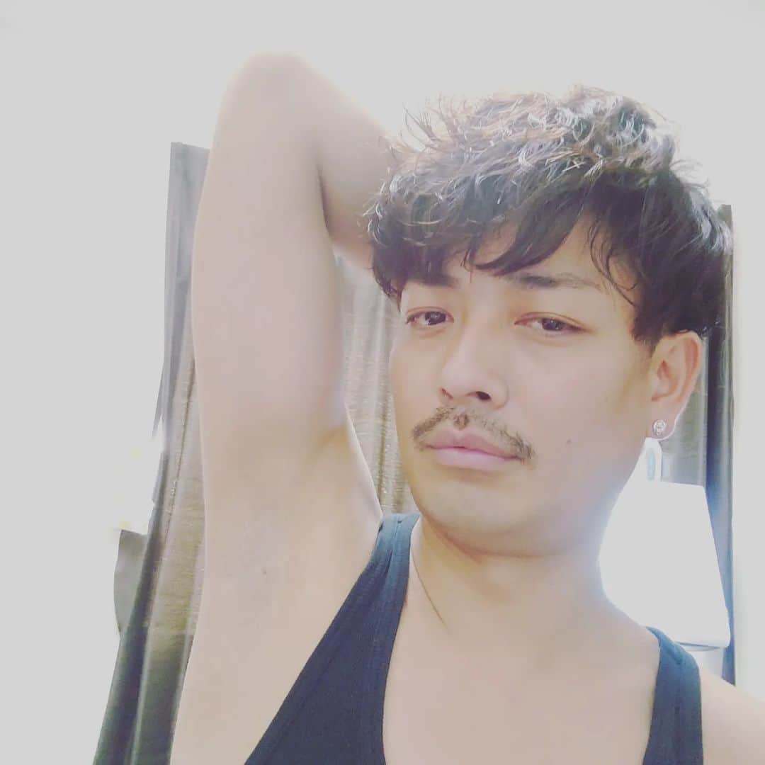 中村昌也のインスタグラム：「脇、VIO.顔の一部、脱毛した❕ 生まれたての気分。。。 通います。 本日も営業しております❕ 宮古島市平良字下里646-2 バロックビル6階 BAR...Is #宮古島 #沖縄 #宮古島バー #miyakojima #miyakojimabar #バーイズ #イズ #baris #is #newopen #居酒屋 #海 #beach #japan #中村昌也」