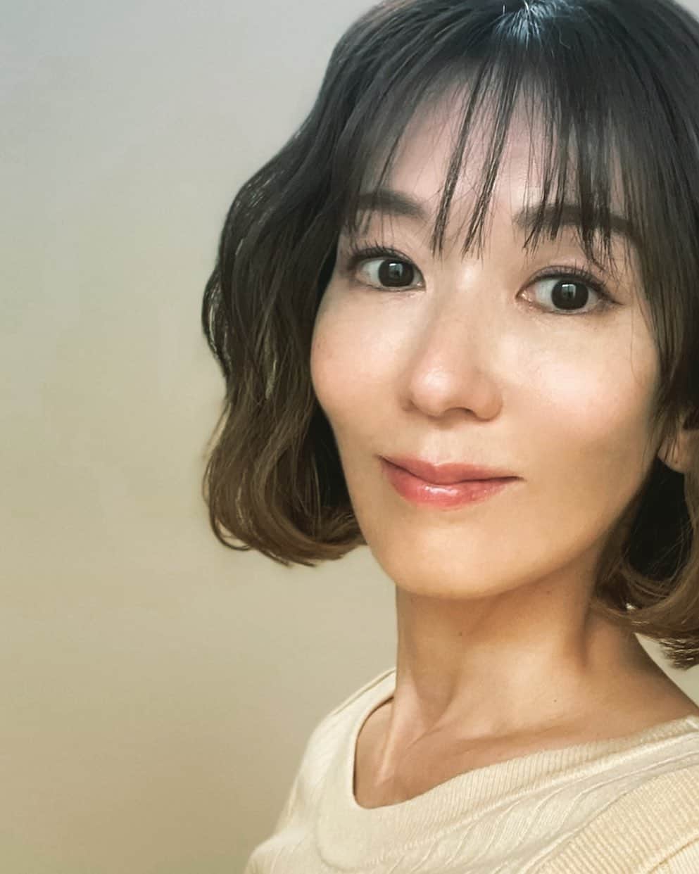 大河内奈々子のインスタグラム：「・ ・ ふわふわヘア😊  #nanakoohkouchi #大河内奈々子 #ボブ」