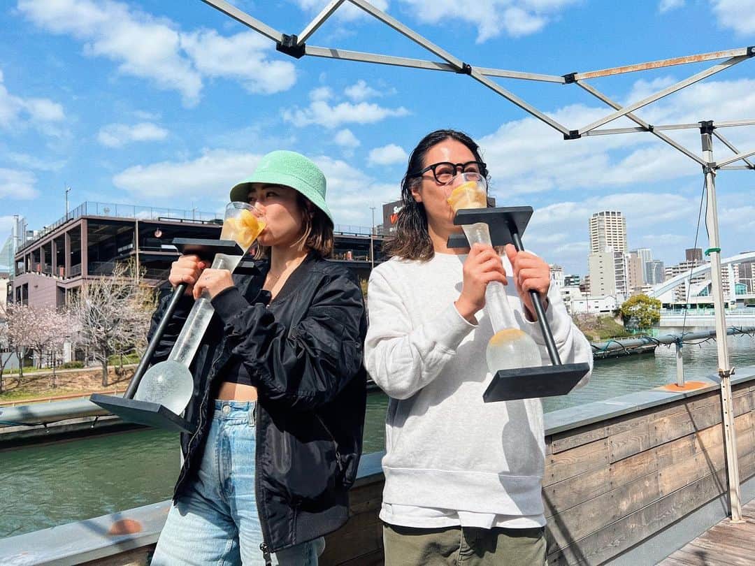 七菜香さんのインスタグラム写真 - (七菜香Instagram)「𝐃𝐚𝐲 𝐝𝐫𝐢𝐧𝐤𝐢𝐧𝐠🌸🌸 さいこうだった日♪ (※私の投稿はオンタイムではありません)  楽しかった大人時間🍻🍋 この大きいレモンサワーめちゃくちゃお得で グビグビ飲むせやたんも1つで めちゃくちゃ満足していた🤫🫣ww  #goodday #dayoff #daydrinking #awesome #loveuguys #osaka #タグボート大正 #お花見 #昼飲み最高 #いつかのお休み #いぬのいる暮らし #マルチーズ」3月30日 15時16分 - nanaka0118